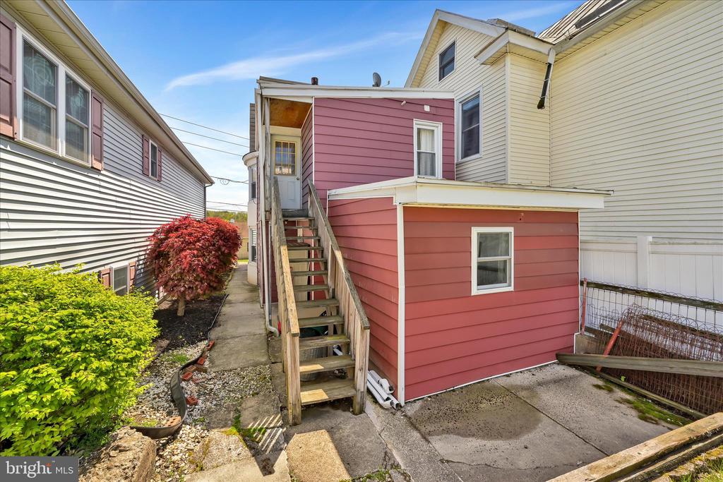 518 N FRONT STREET