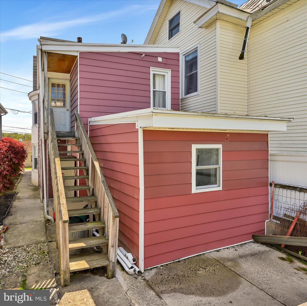 518 N FRONT STREET