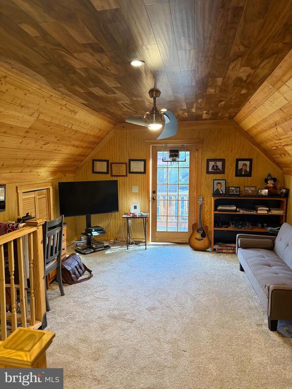 199 LAKEVIEW DRIVE W