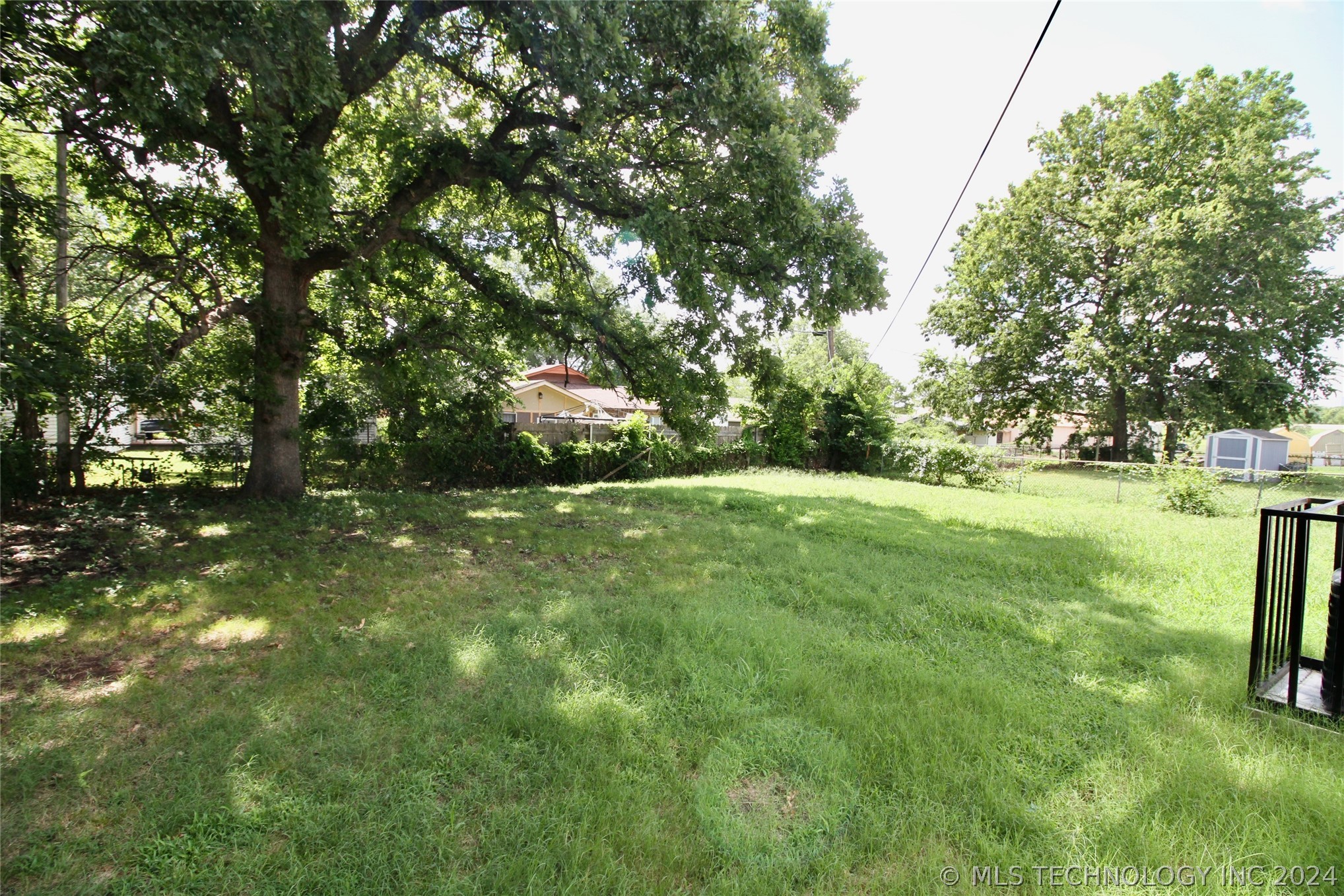 3123 N Iroquois Avenue