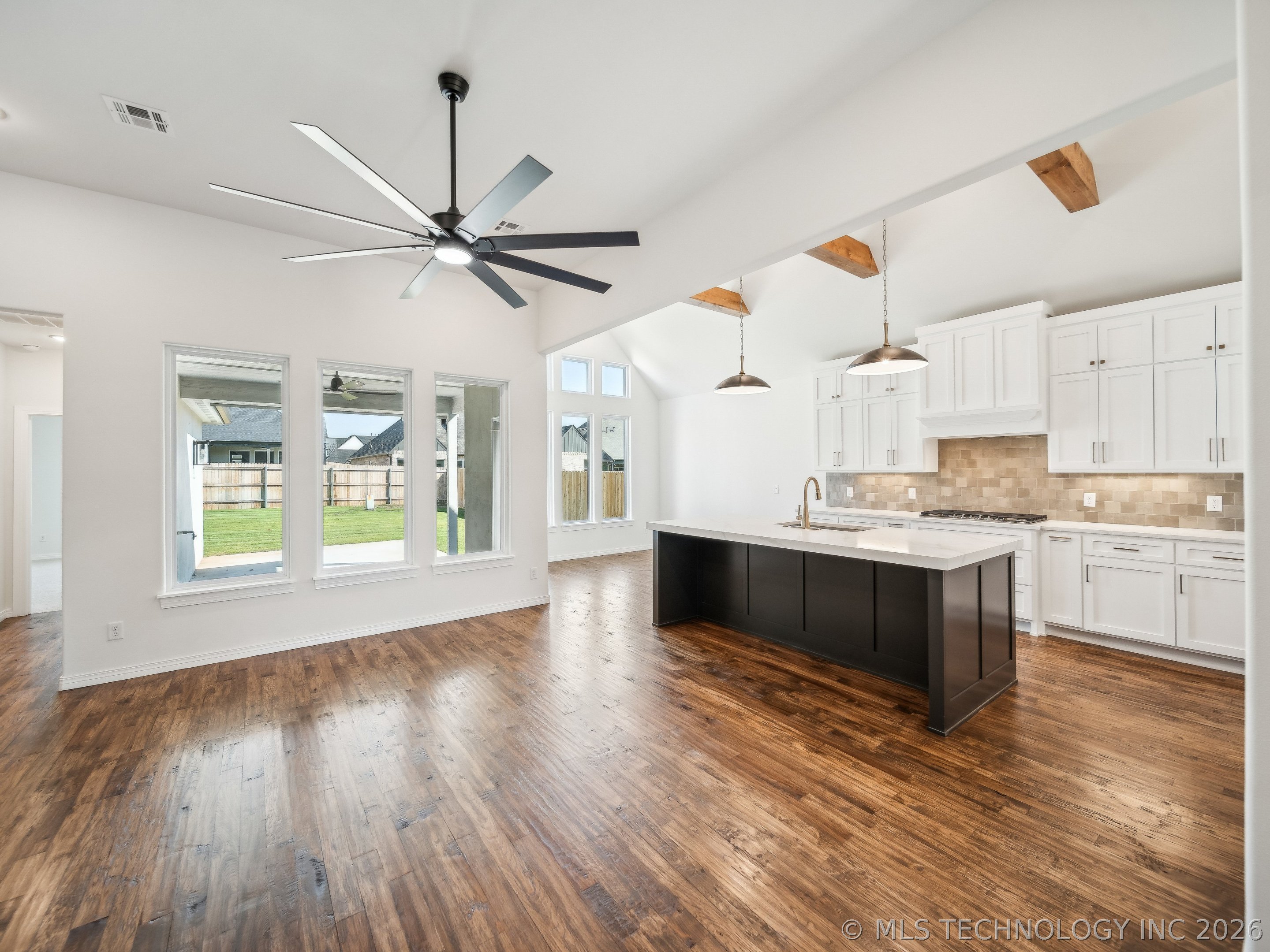 13715 S 20th Place E