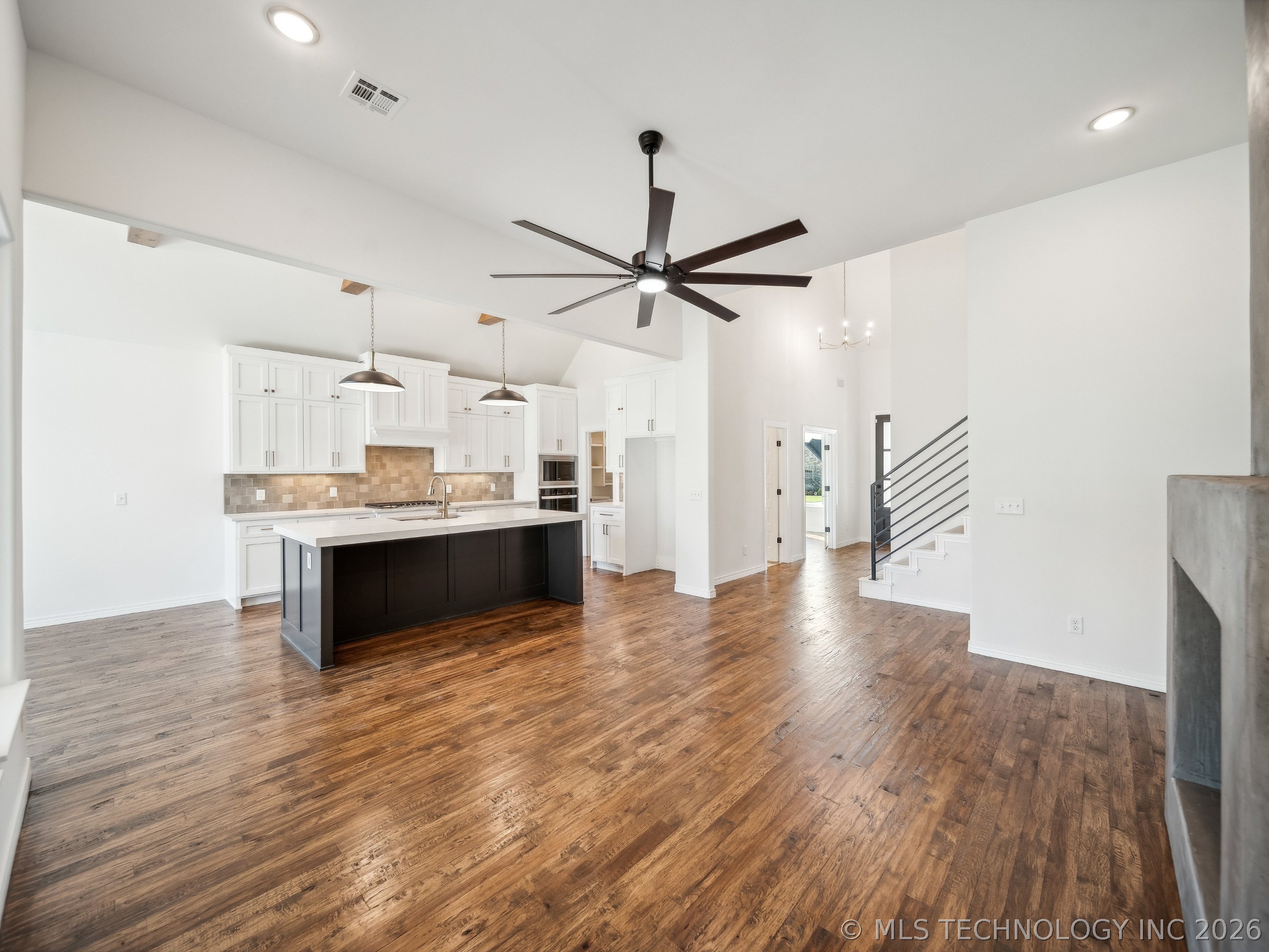 13715 S 20th Place E