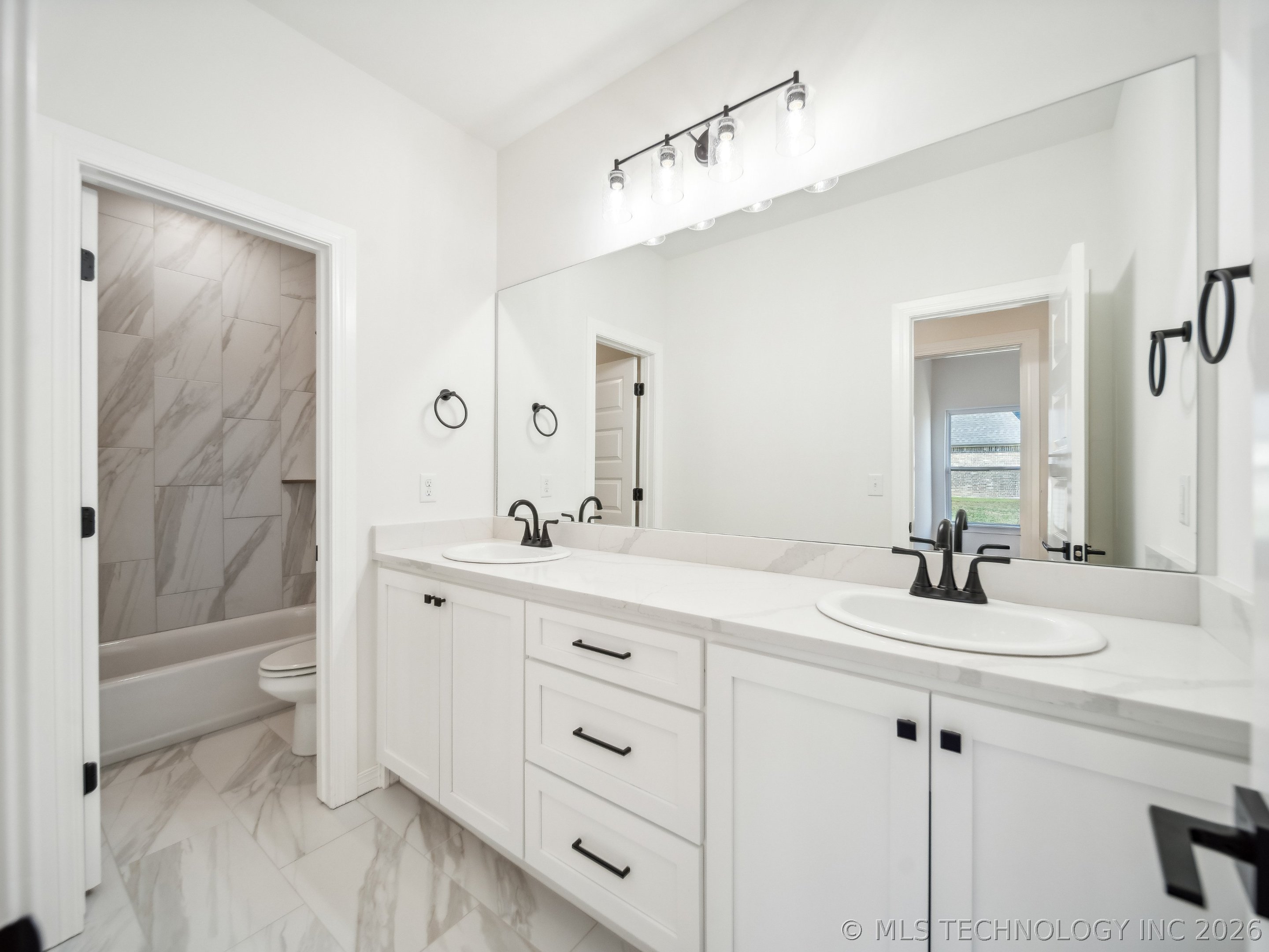 13715 S 20th Place E