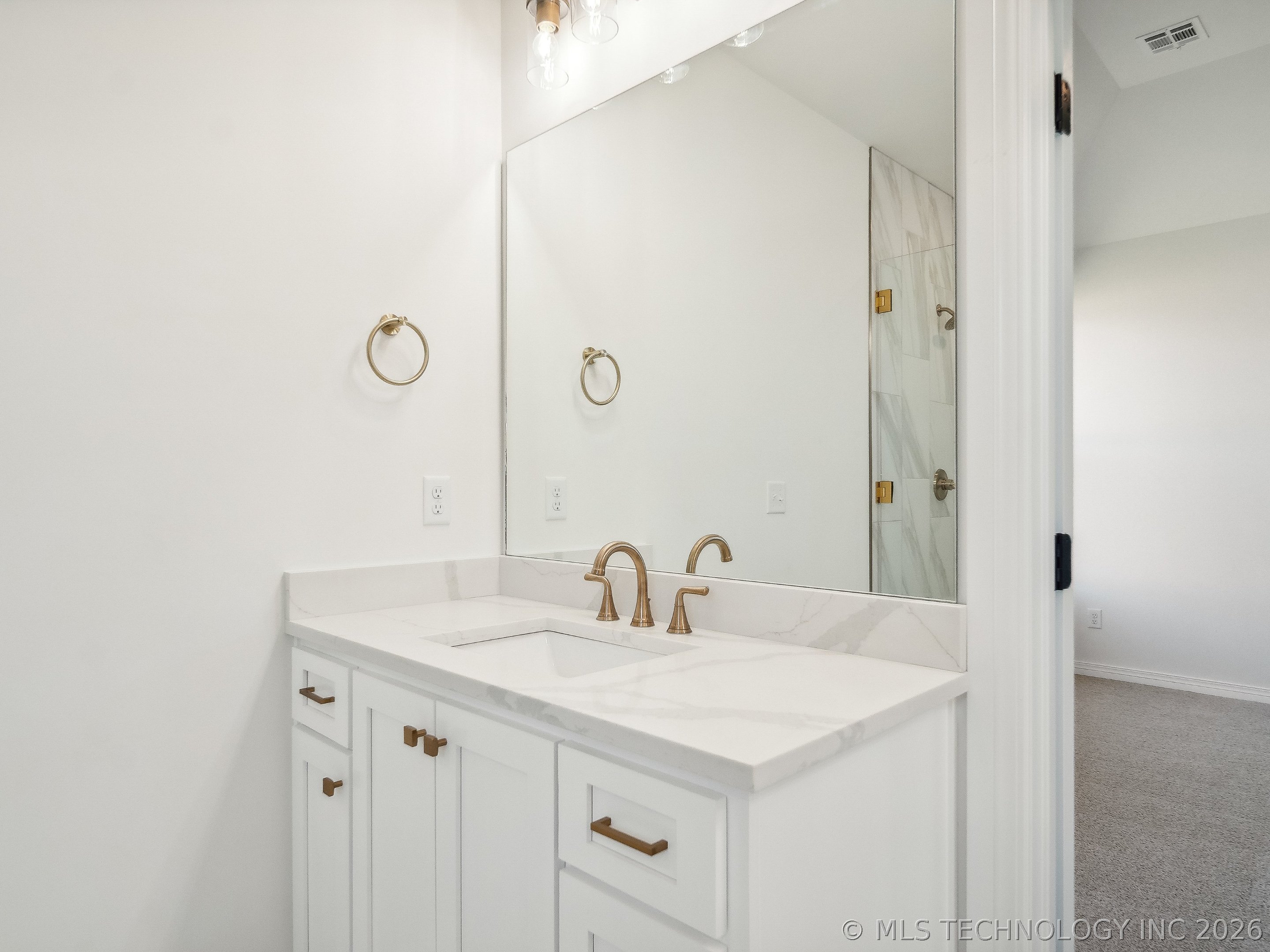 13715 S 20th Place E