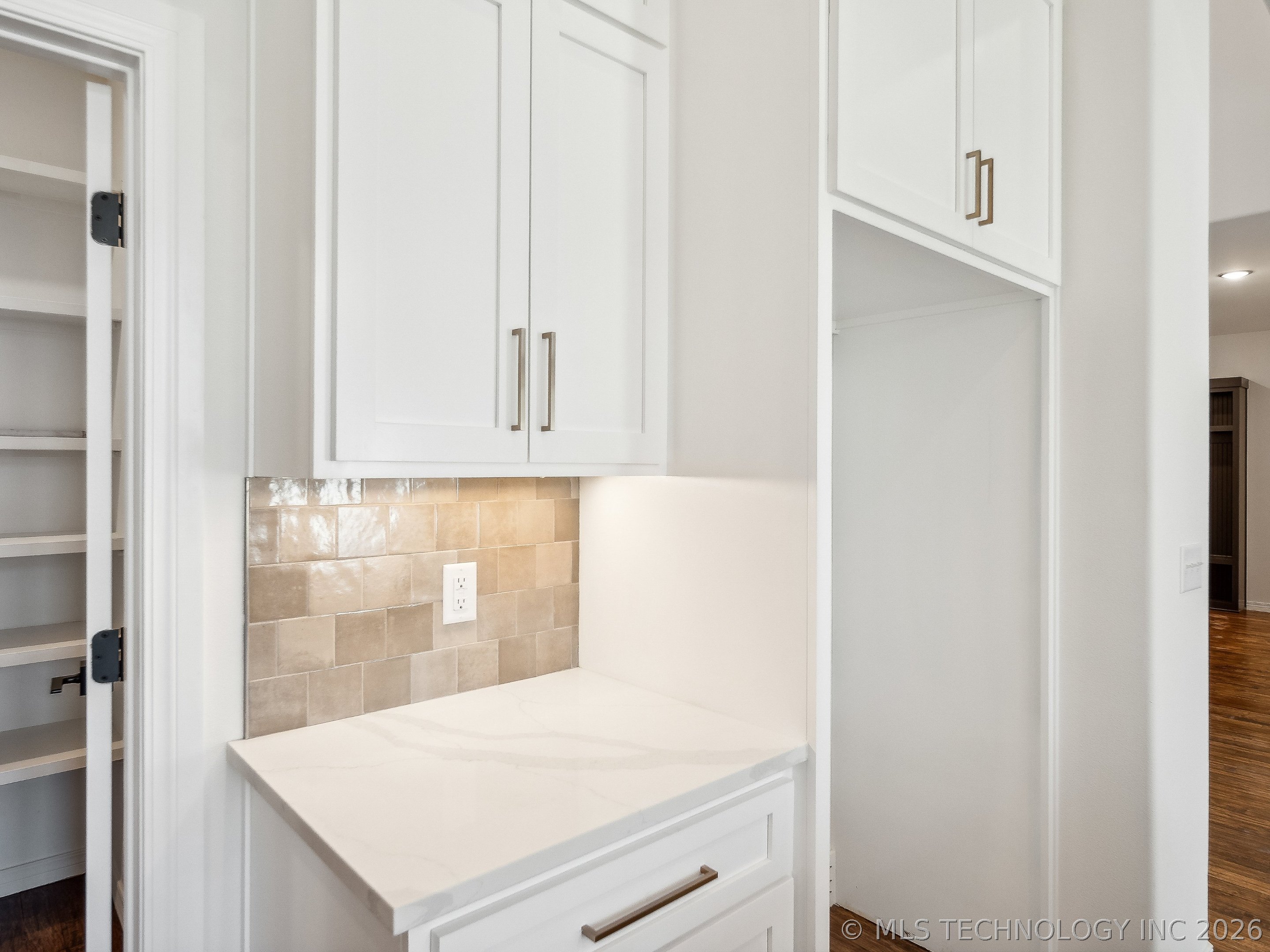 13715 S 20th Place E