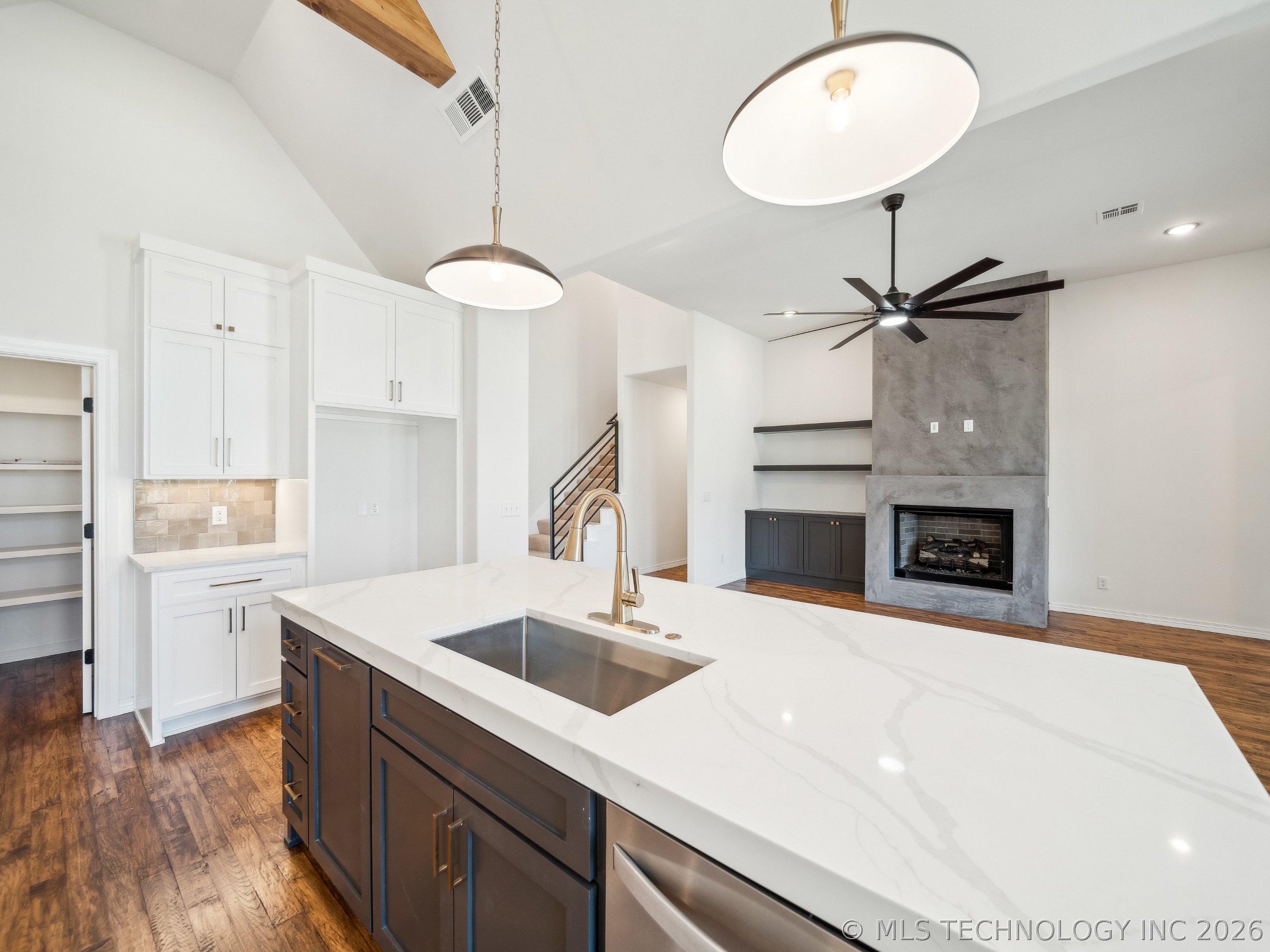 13715 S 20th Place E