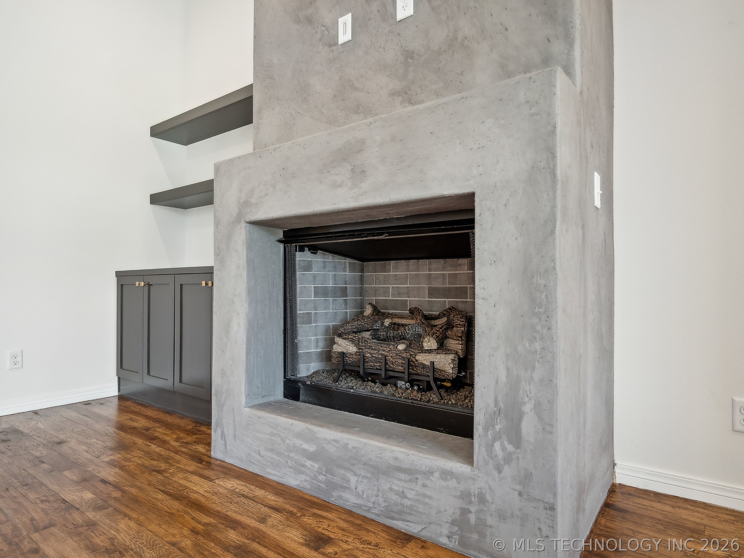 13715 S 20th Place E