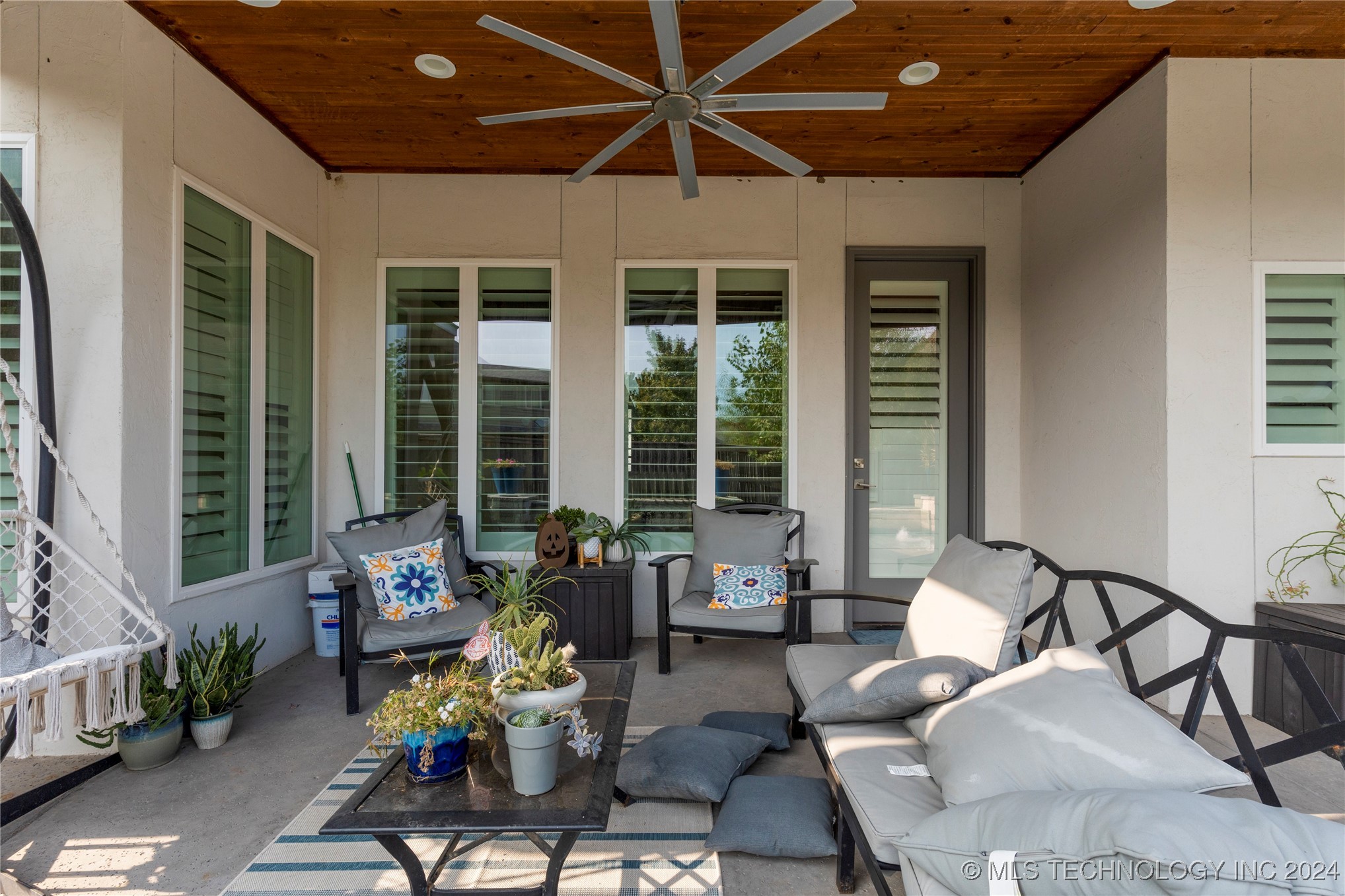 1109 S Kalanchoe Avenue