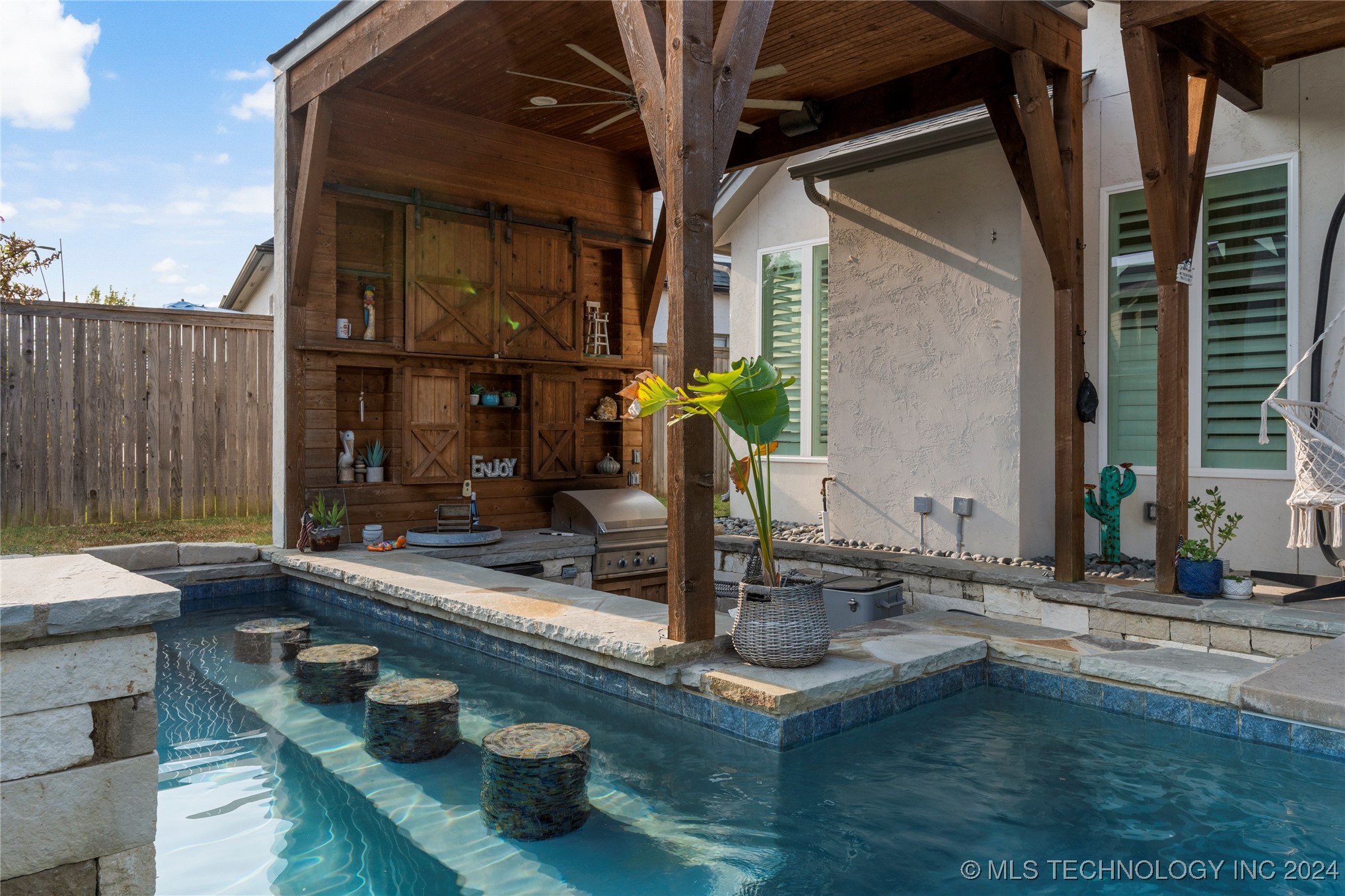 1109 S Kalanchoe Avenue