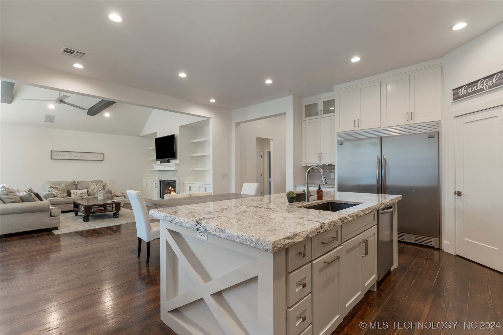 1109 S Kalanchoe Avenue