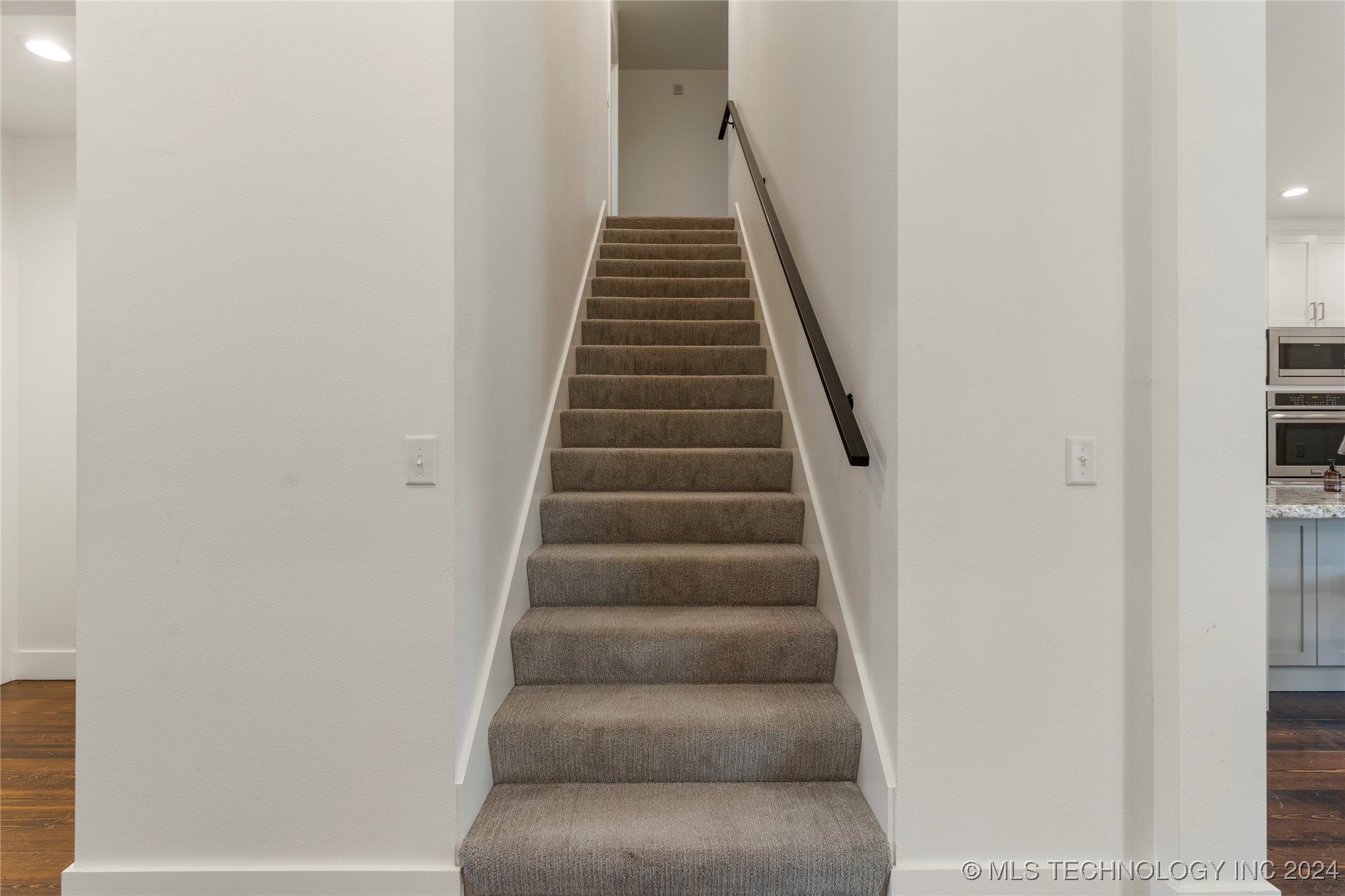 1109 S Kalanchoe Avenue