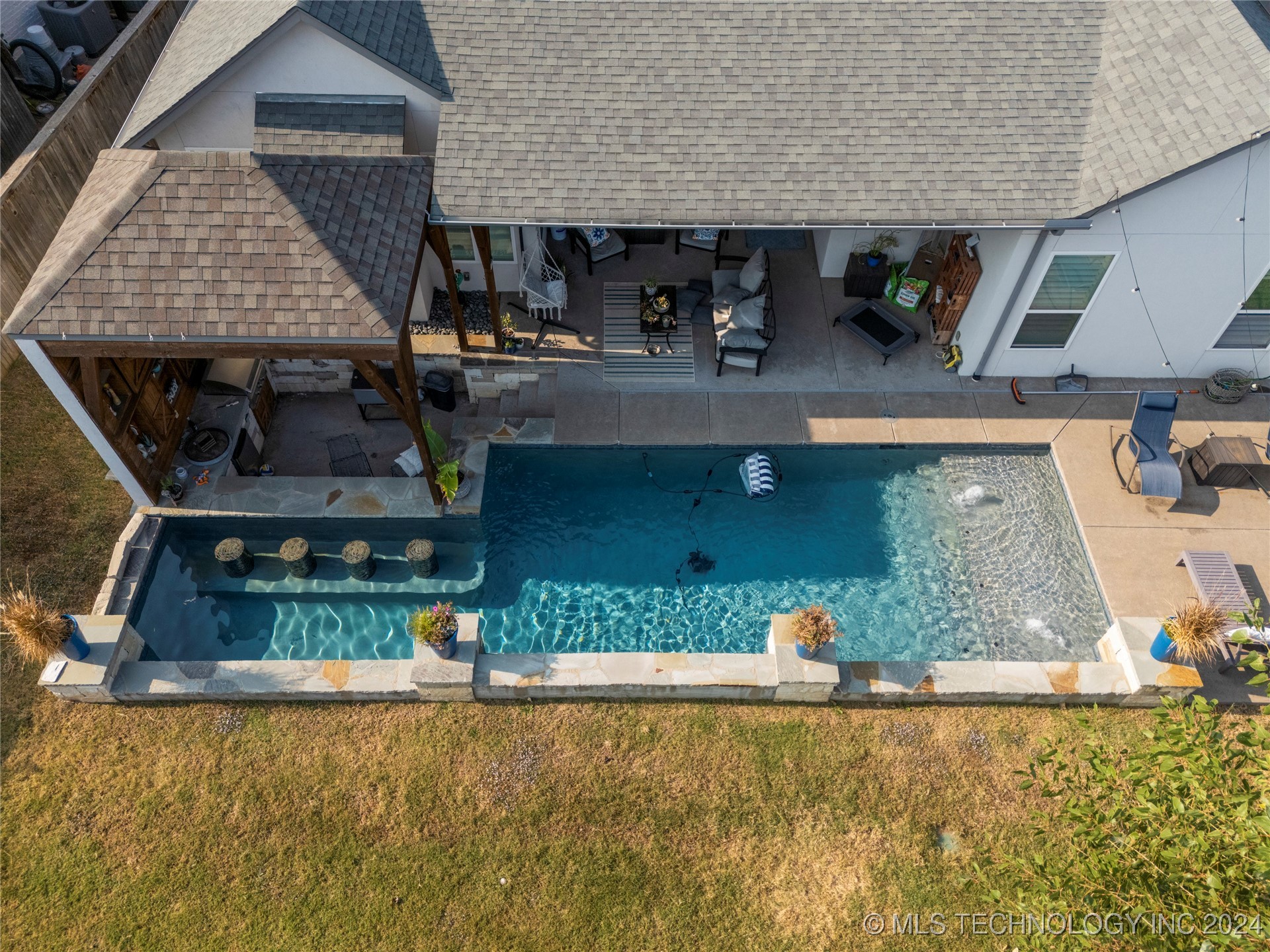 1109 S Kalanchoe Avenue