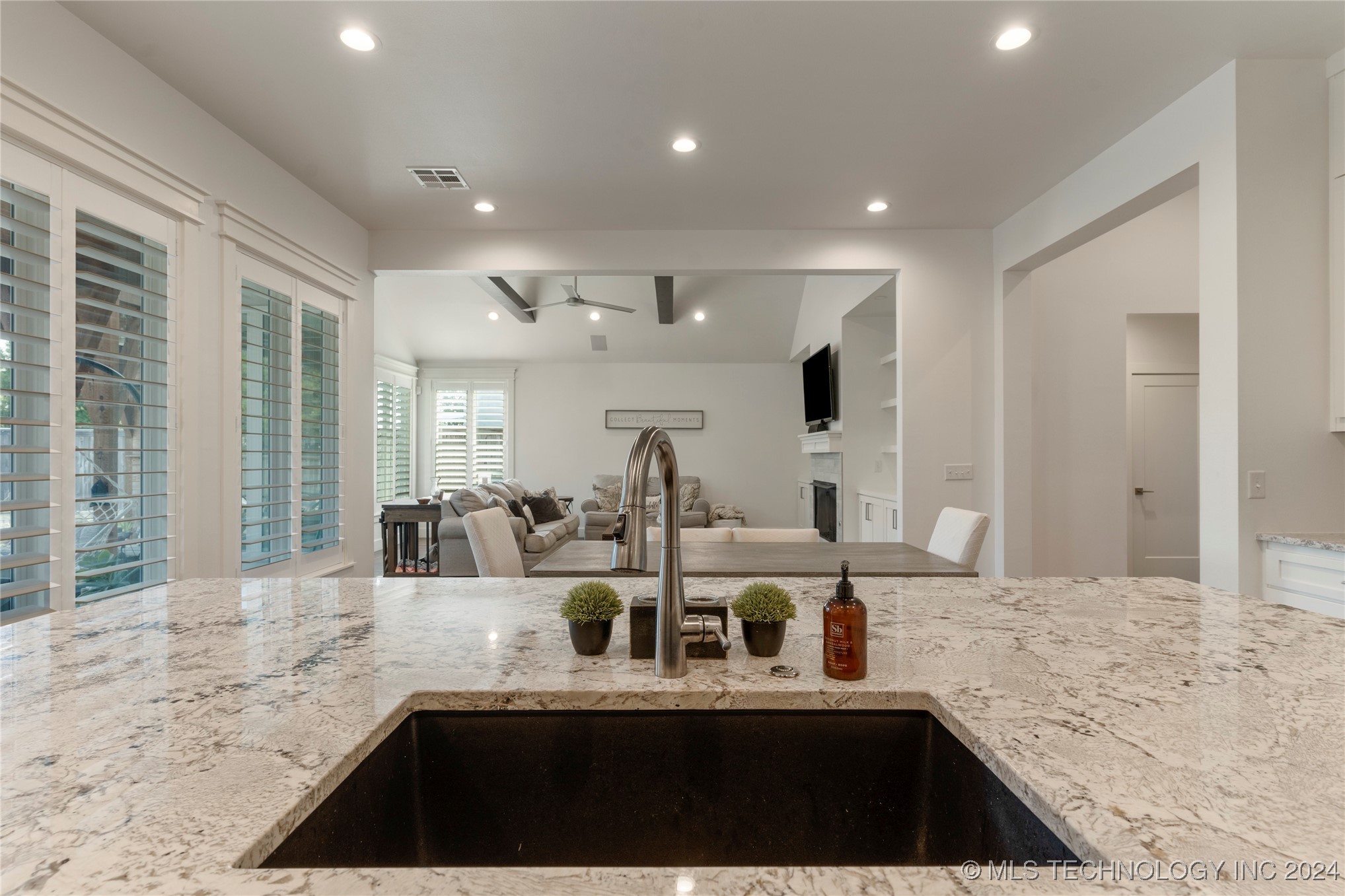 1109 S Kalanchoe Avenue