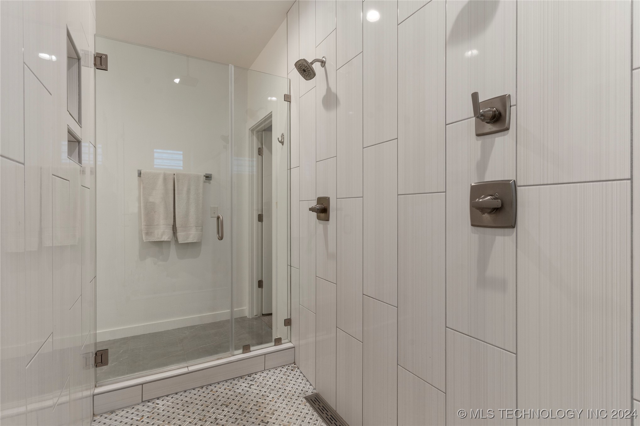 1109 S Kalanchoe Avenue