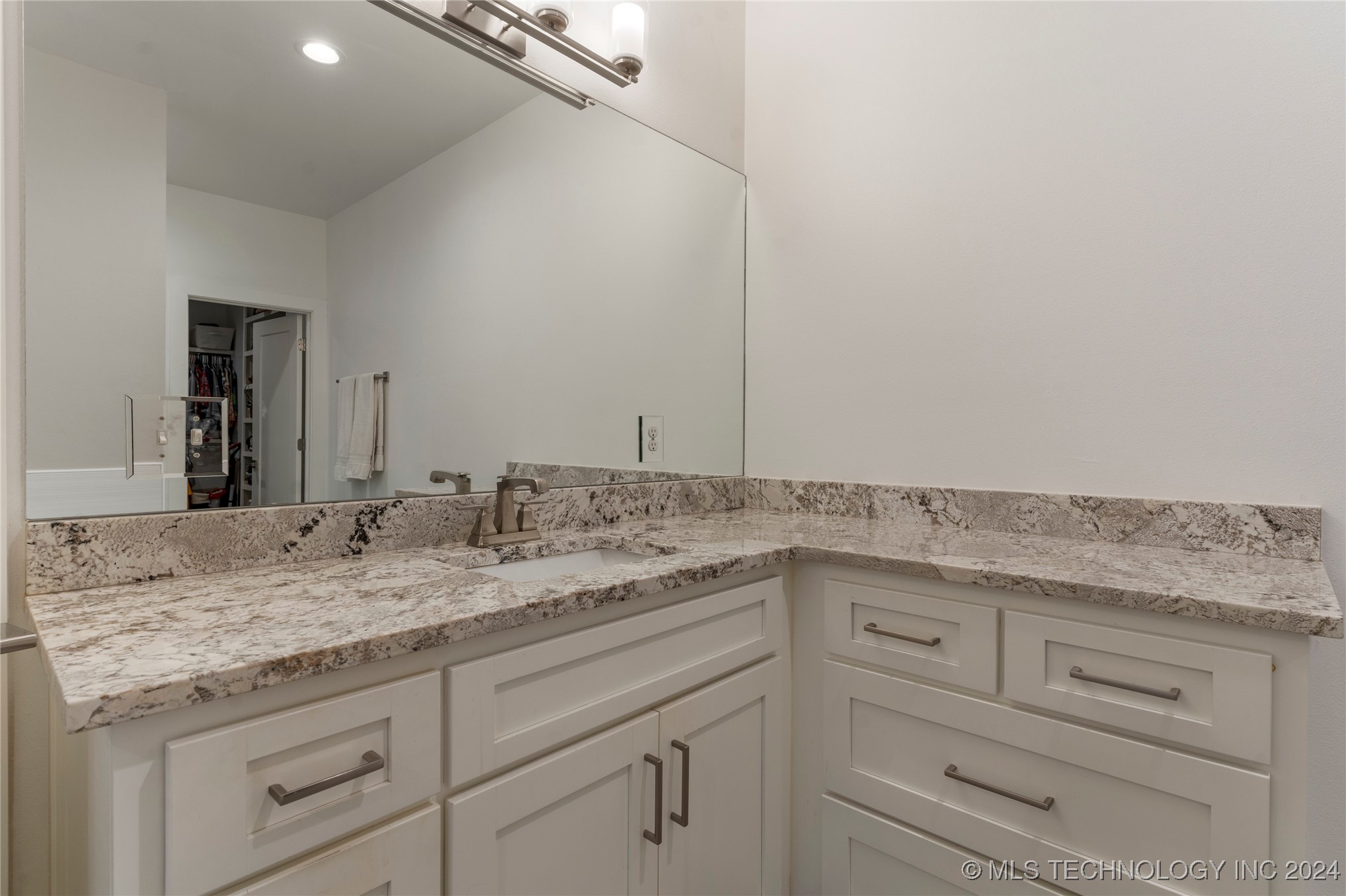 1109 S Kalanchoe Avenue