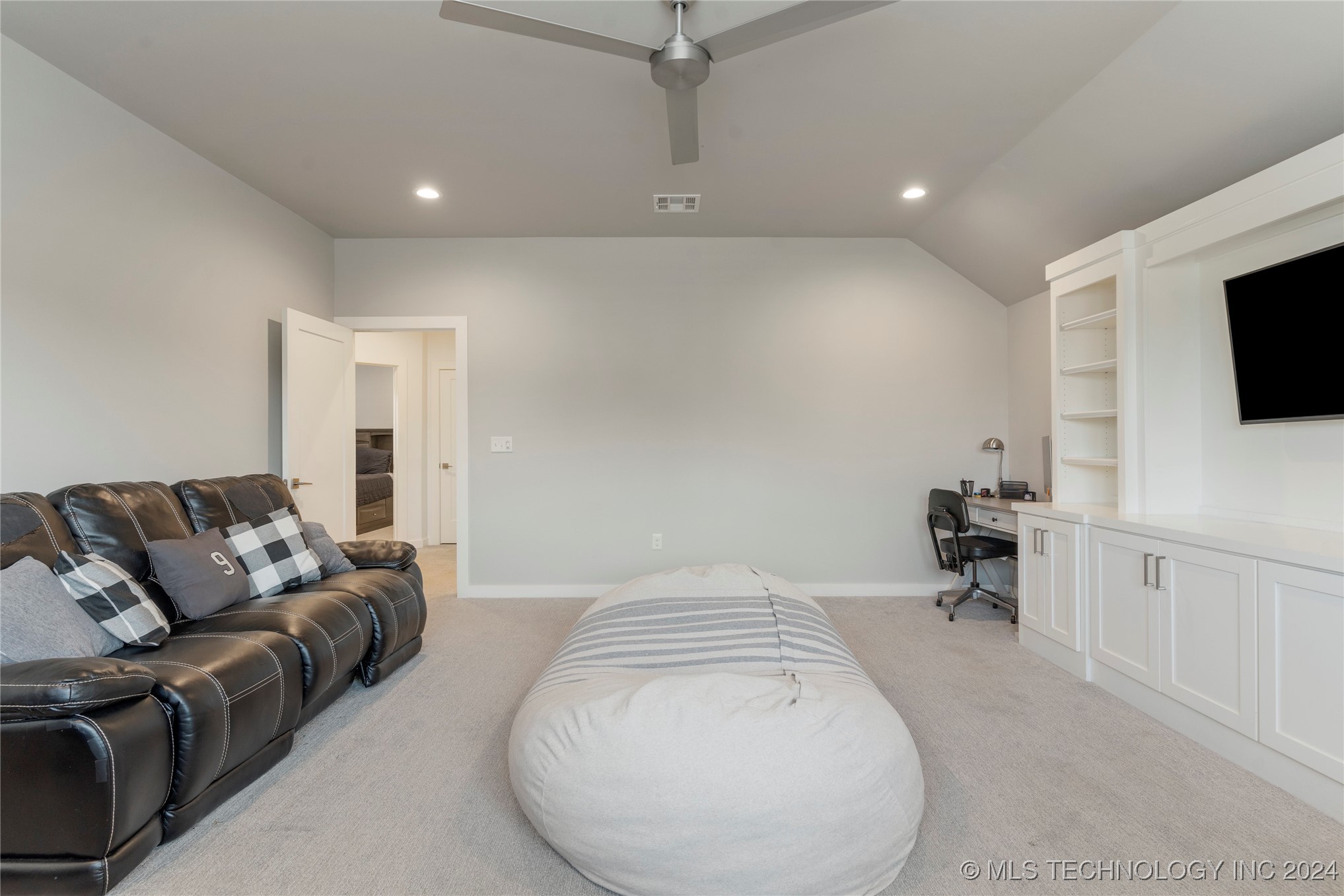 1109 S Kalanchoe Avenue