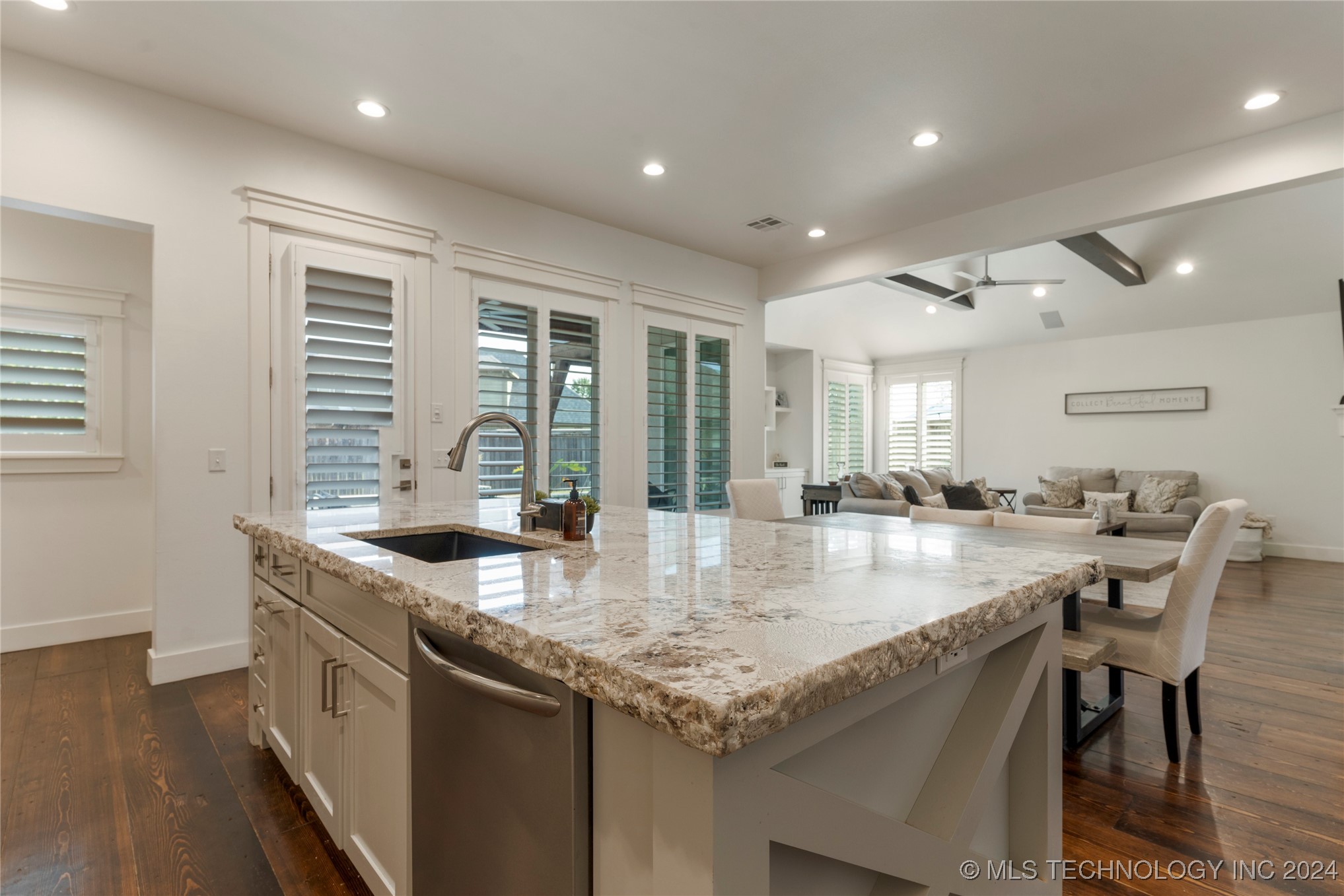 1109 S Kalanchoe Avenue