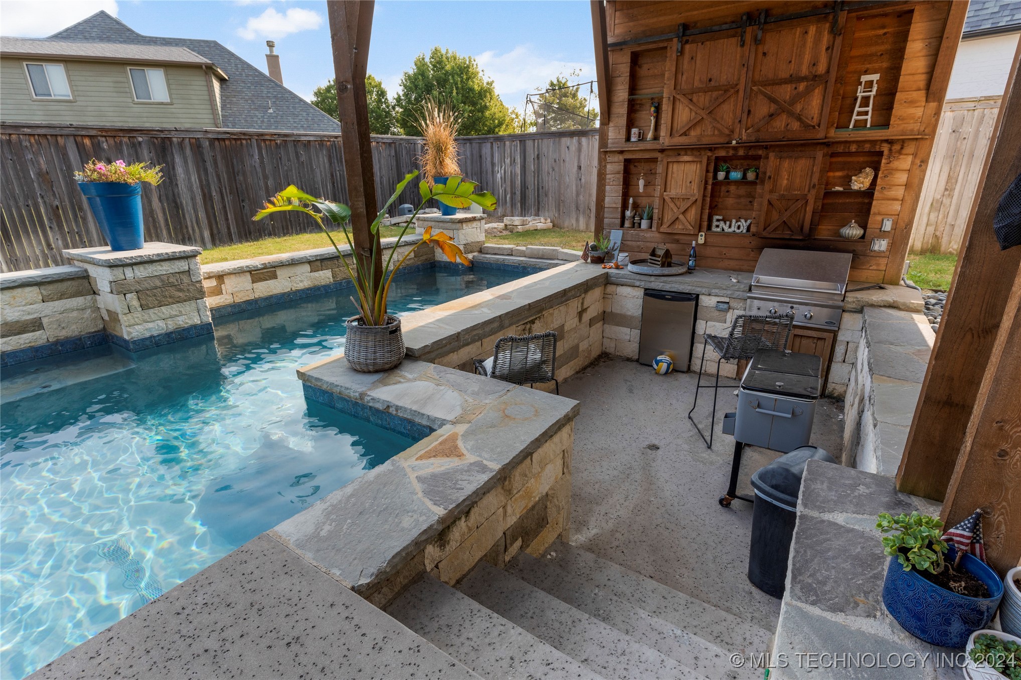 1109 S Kalanchoe Avenue