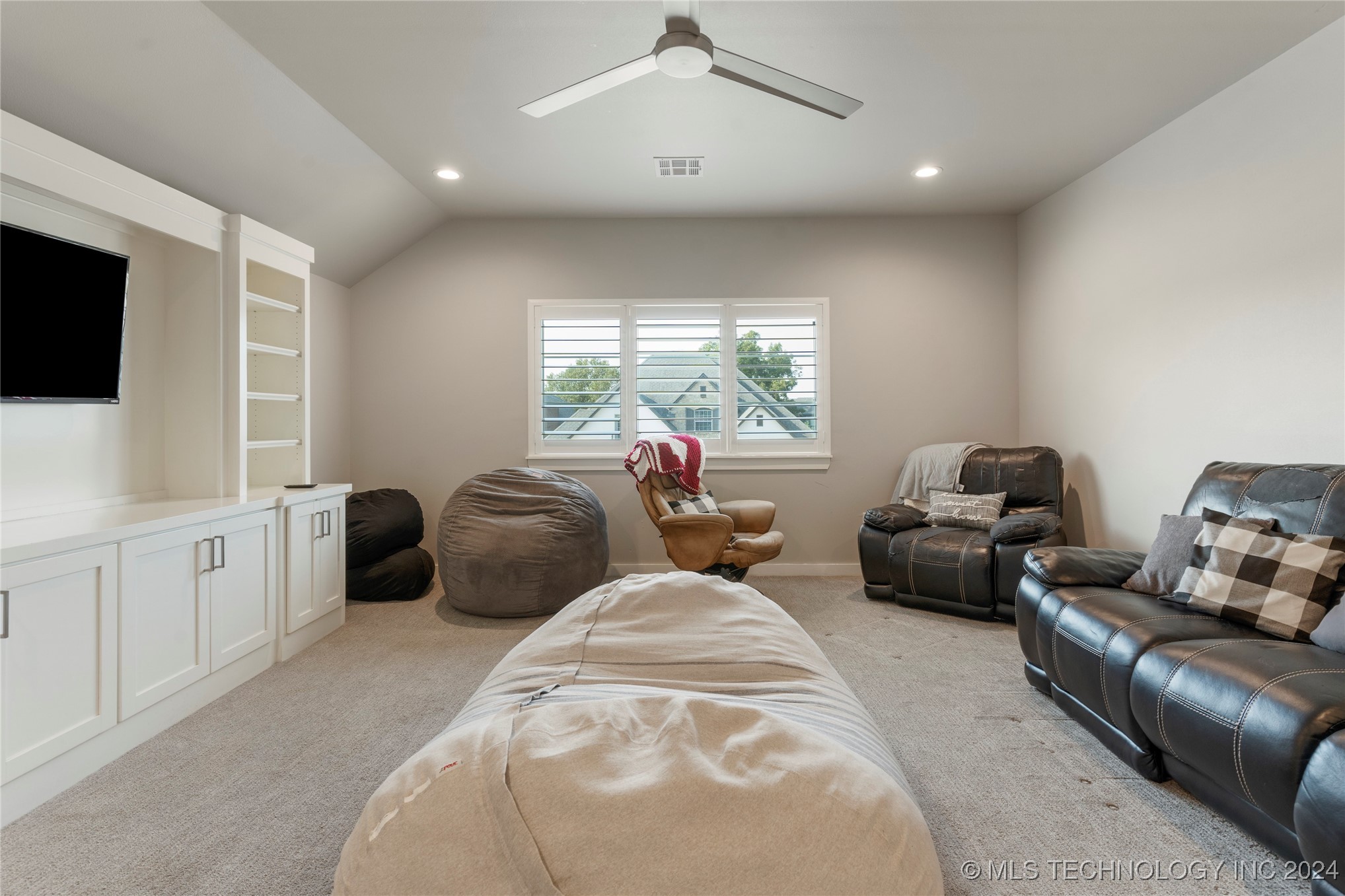 1109 S Kalanchoe Avenue