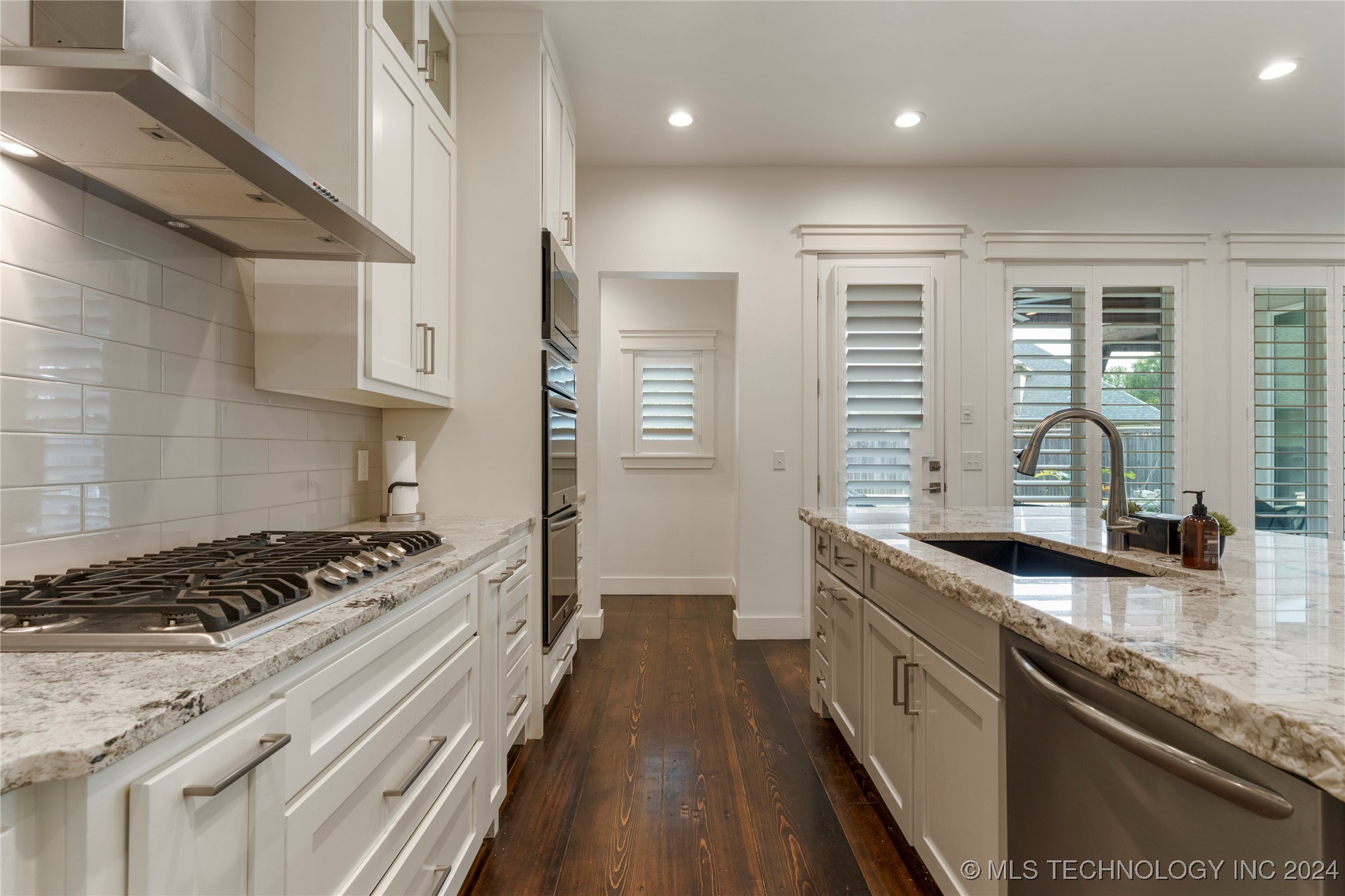 1109 S Kalanchoe Avenue