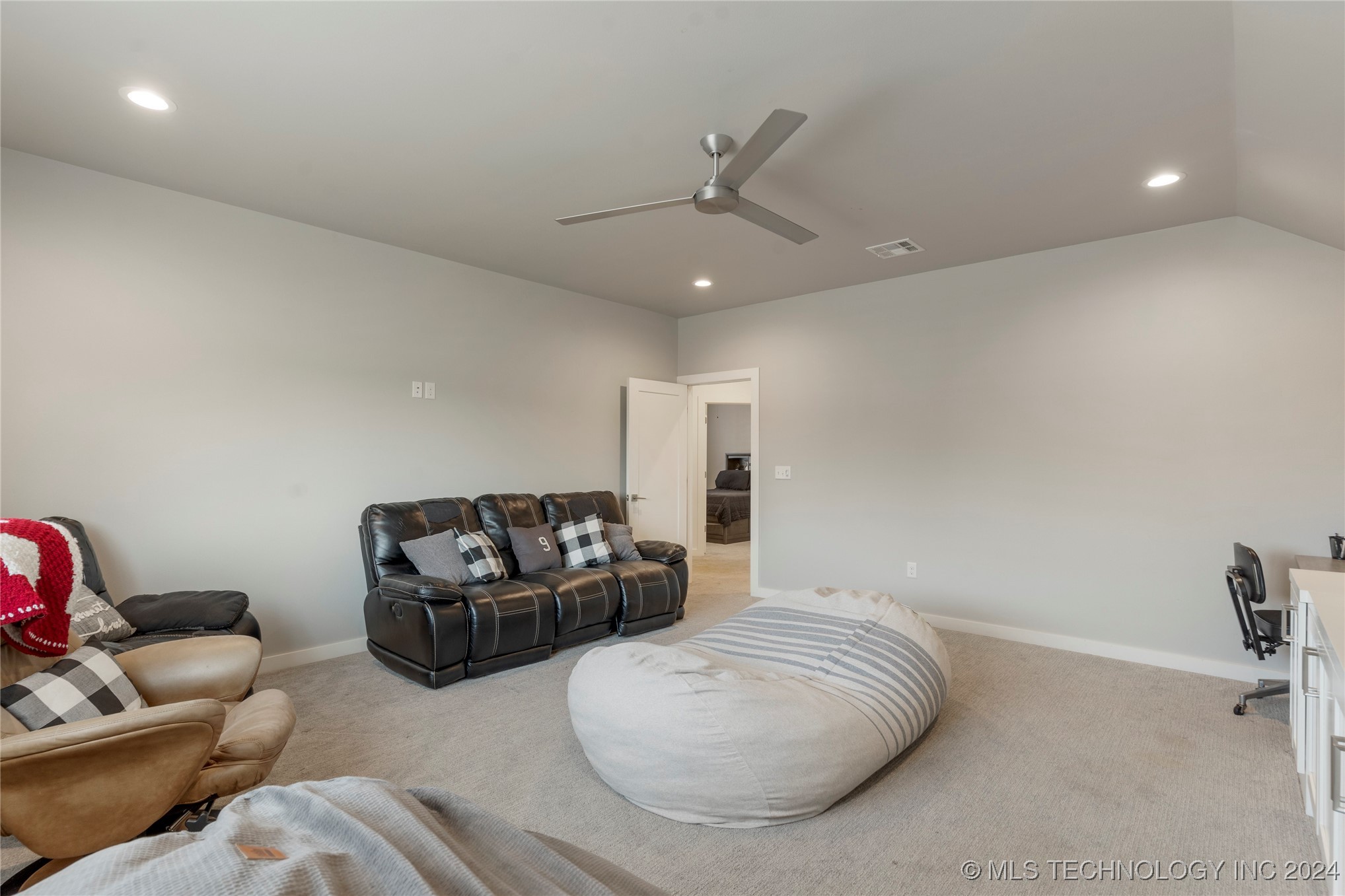 1109 S Kalanchoe Avenue
