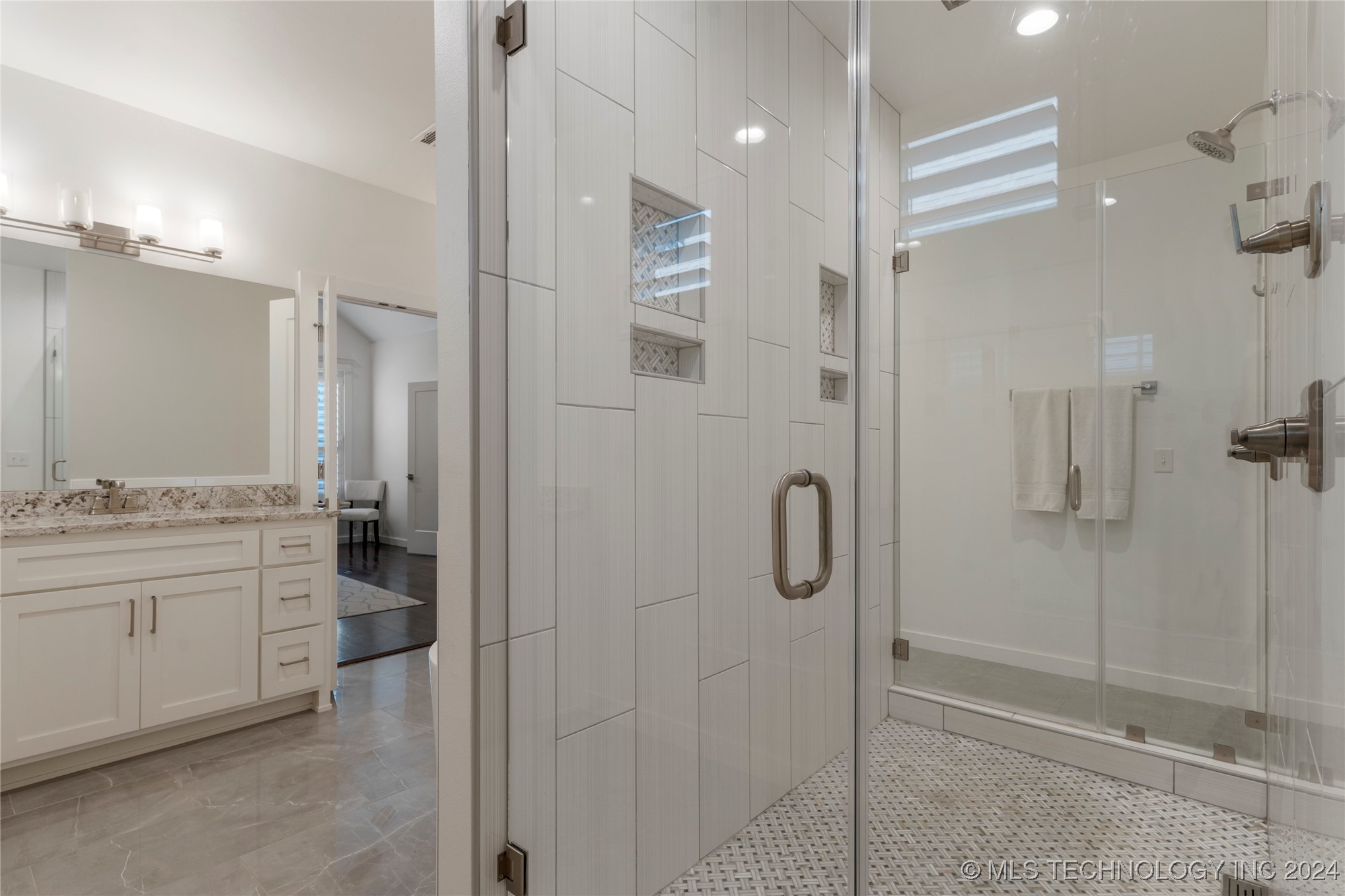 1109 S Kalanchoe Avenue
