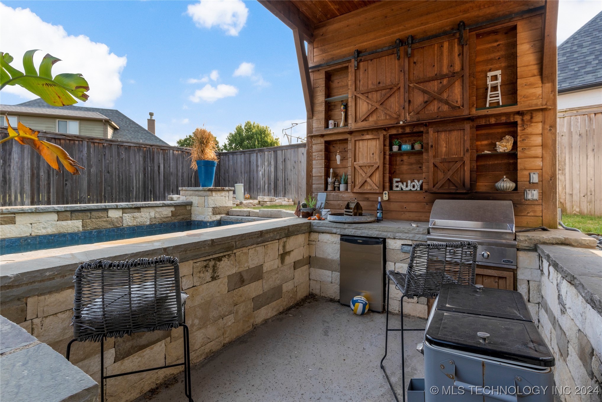 1109 S Kalanchoe Avenue