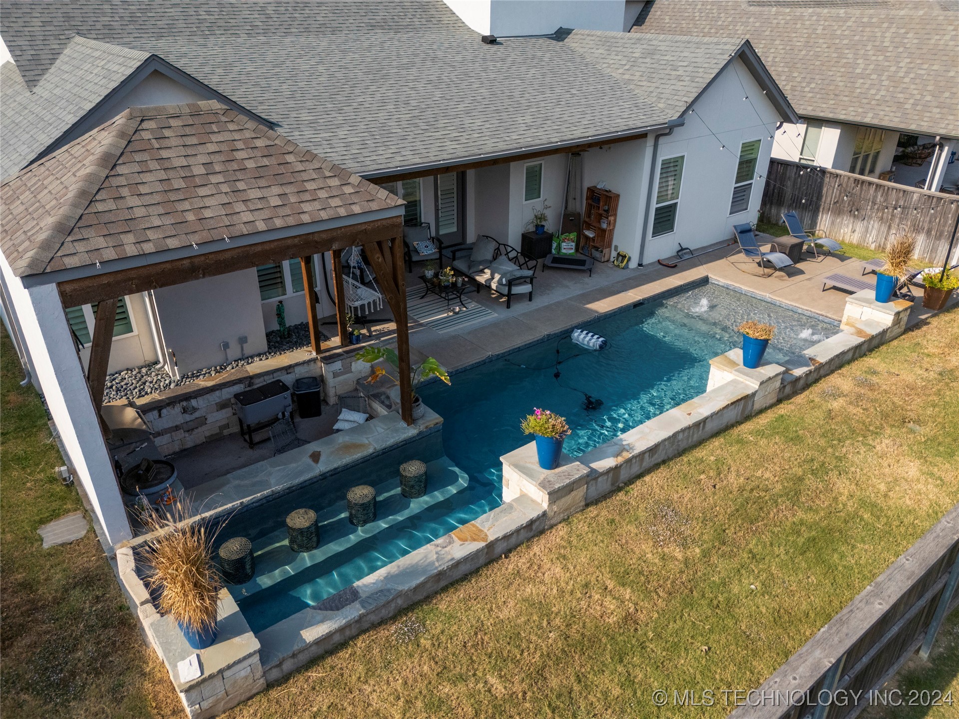 1109 S Kalanchoe Avenue