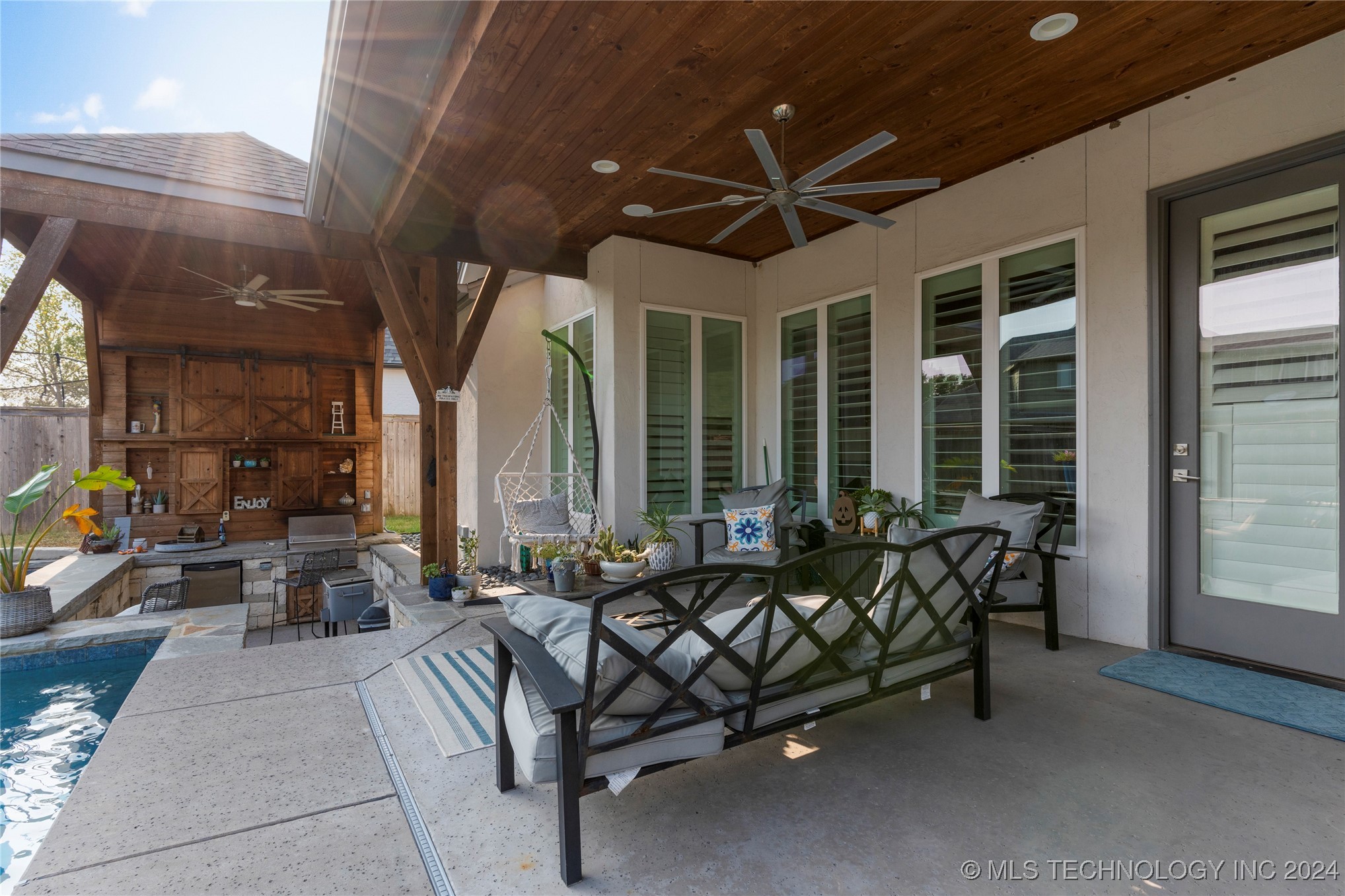 1109 S Kalanchoe Avenue
