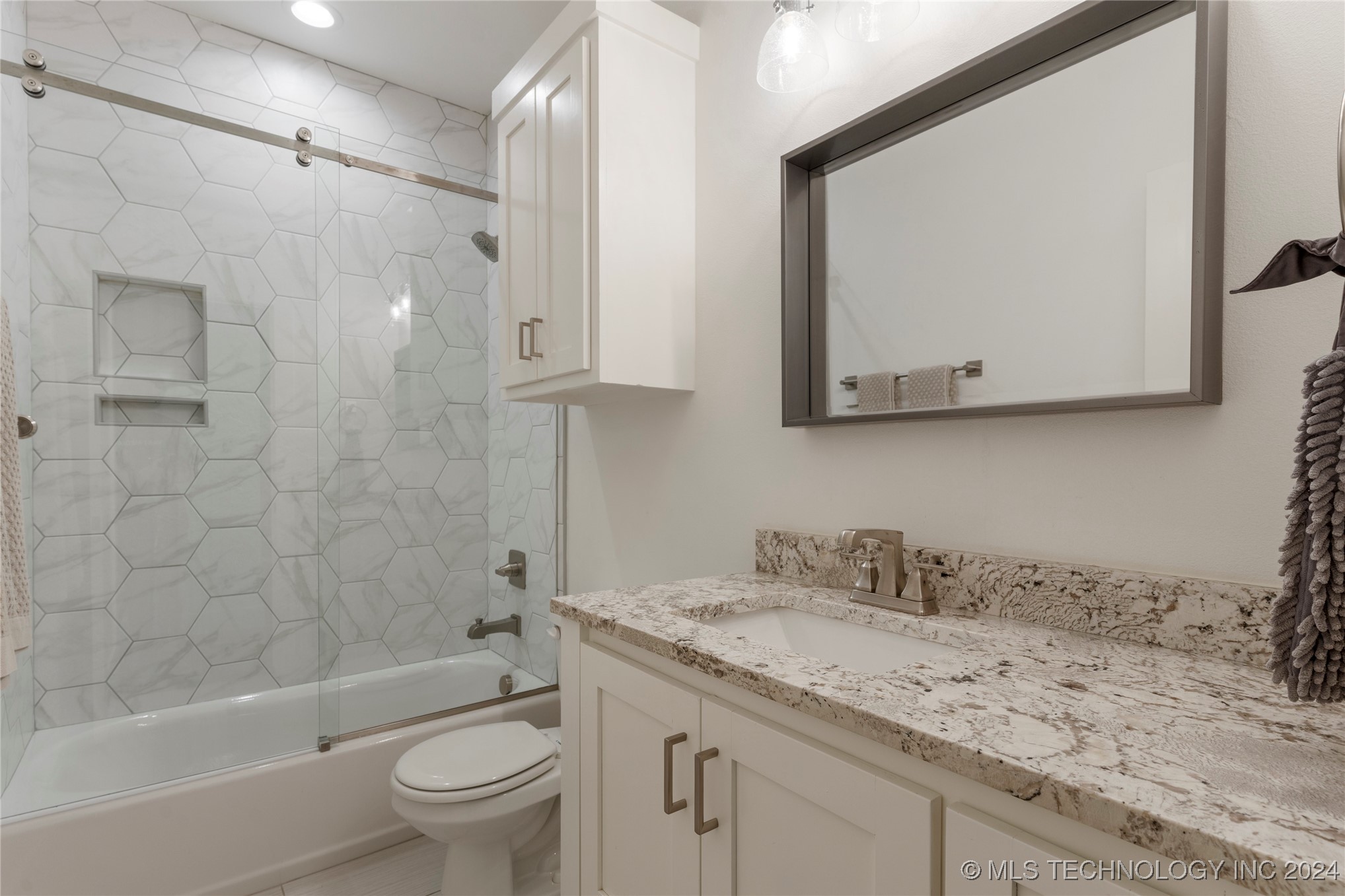 1109 S Kalanchoe Avenue