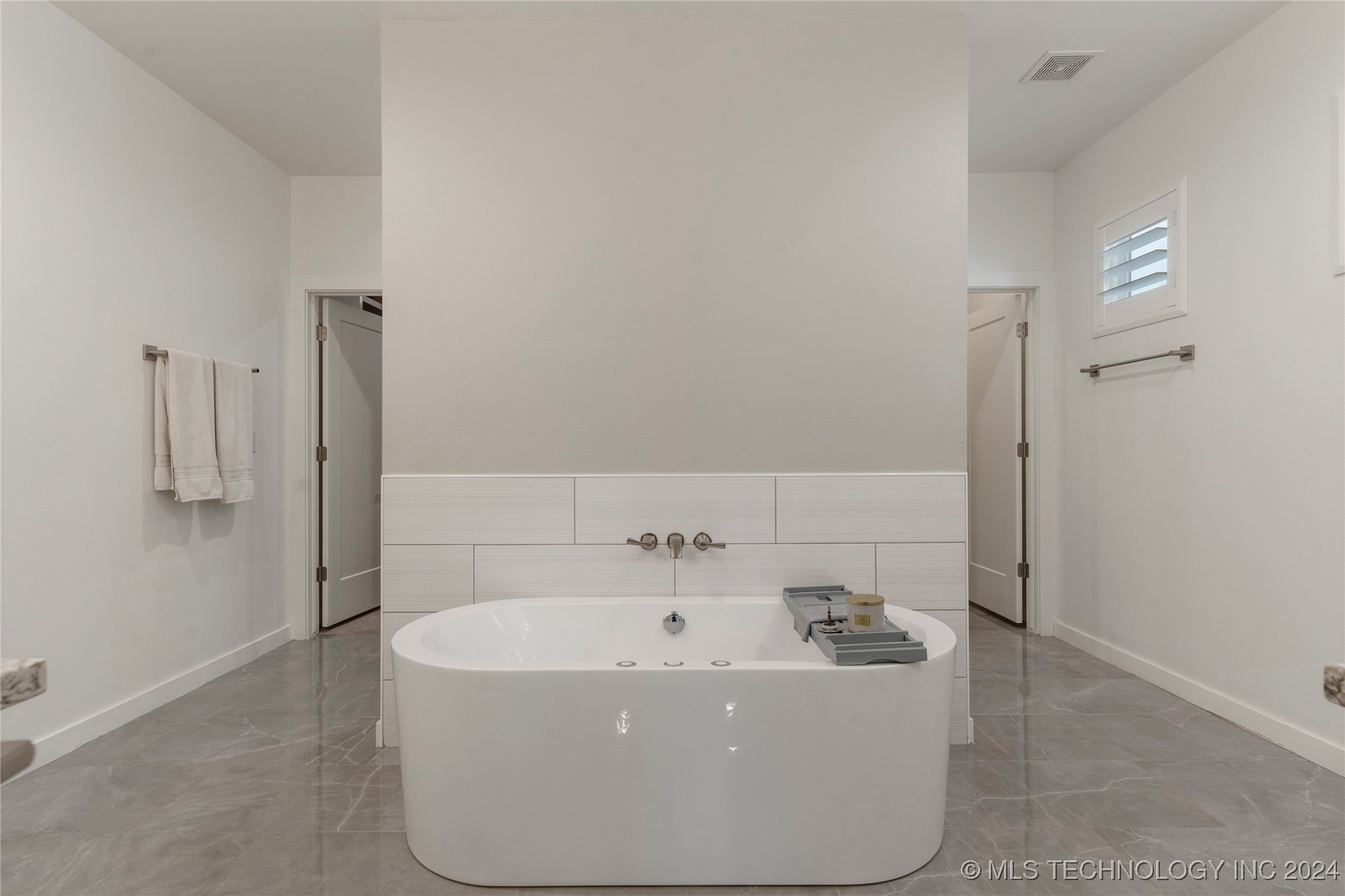1109 S Kalanchoe Avenue
