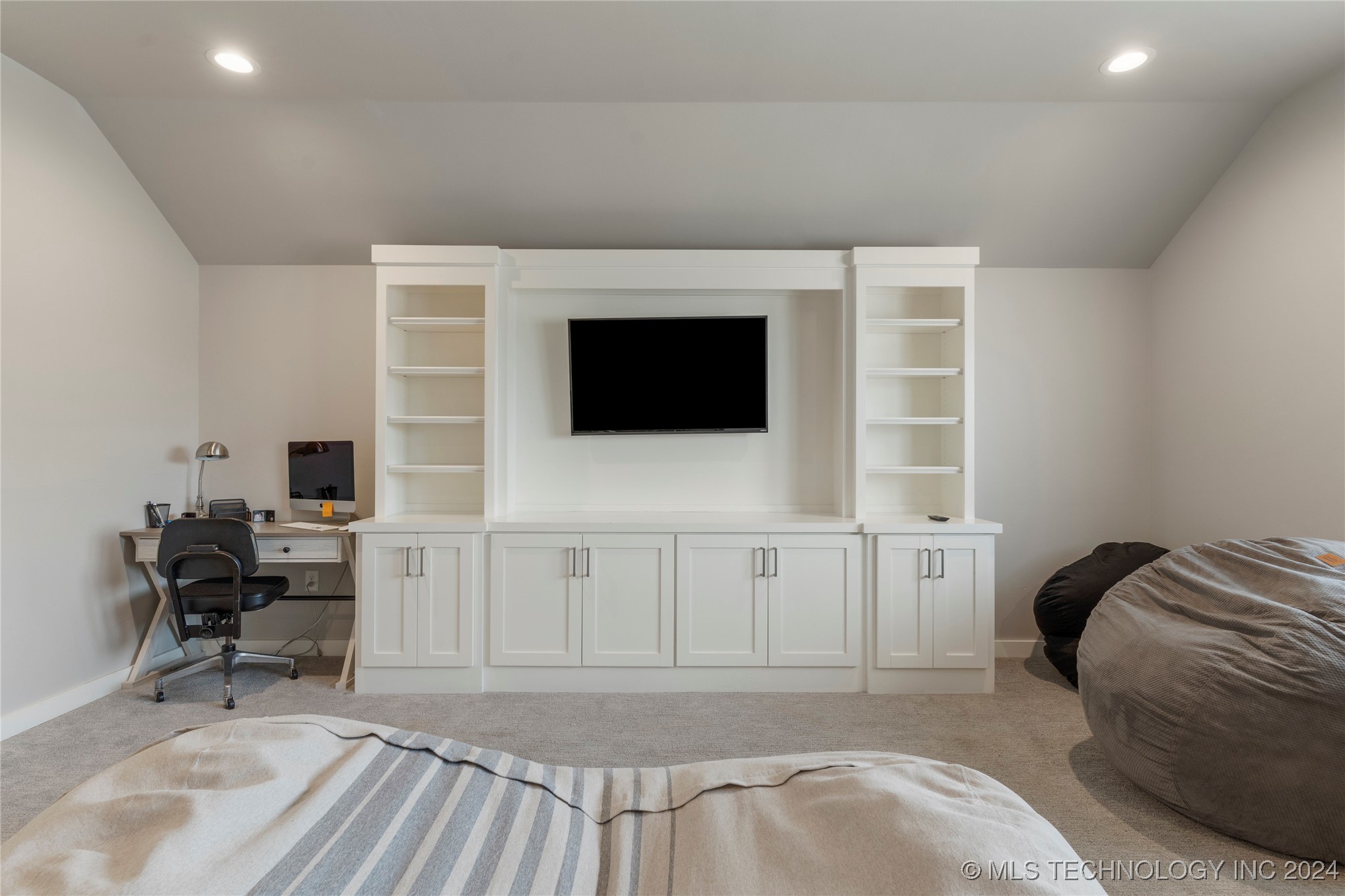 1109 S Kalanchoe Avenue