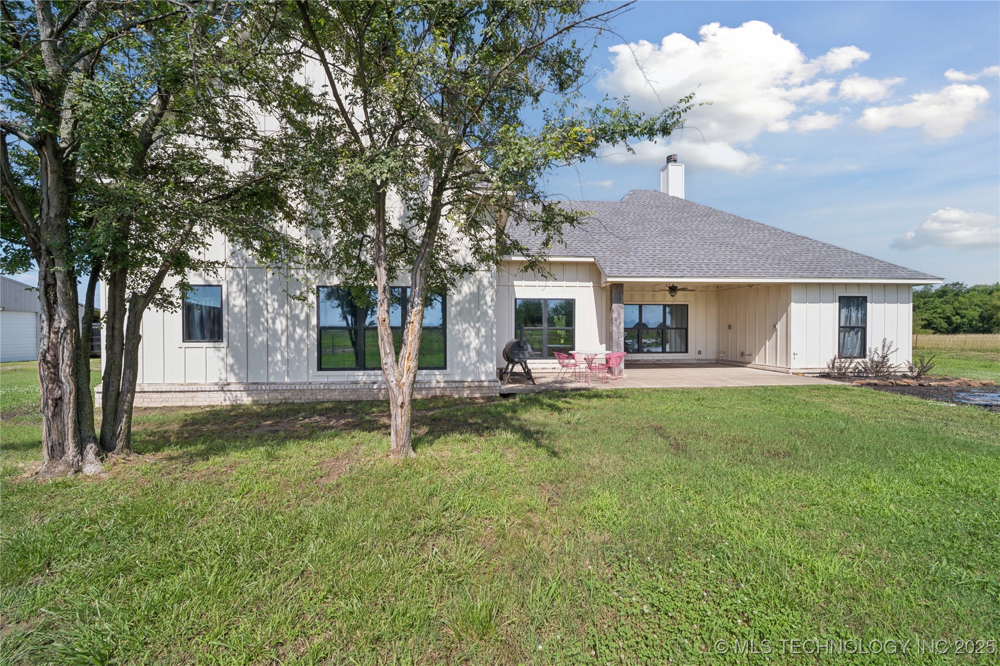 5522 N 180 Road