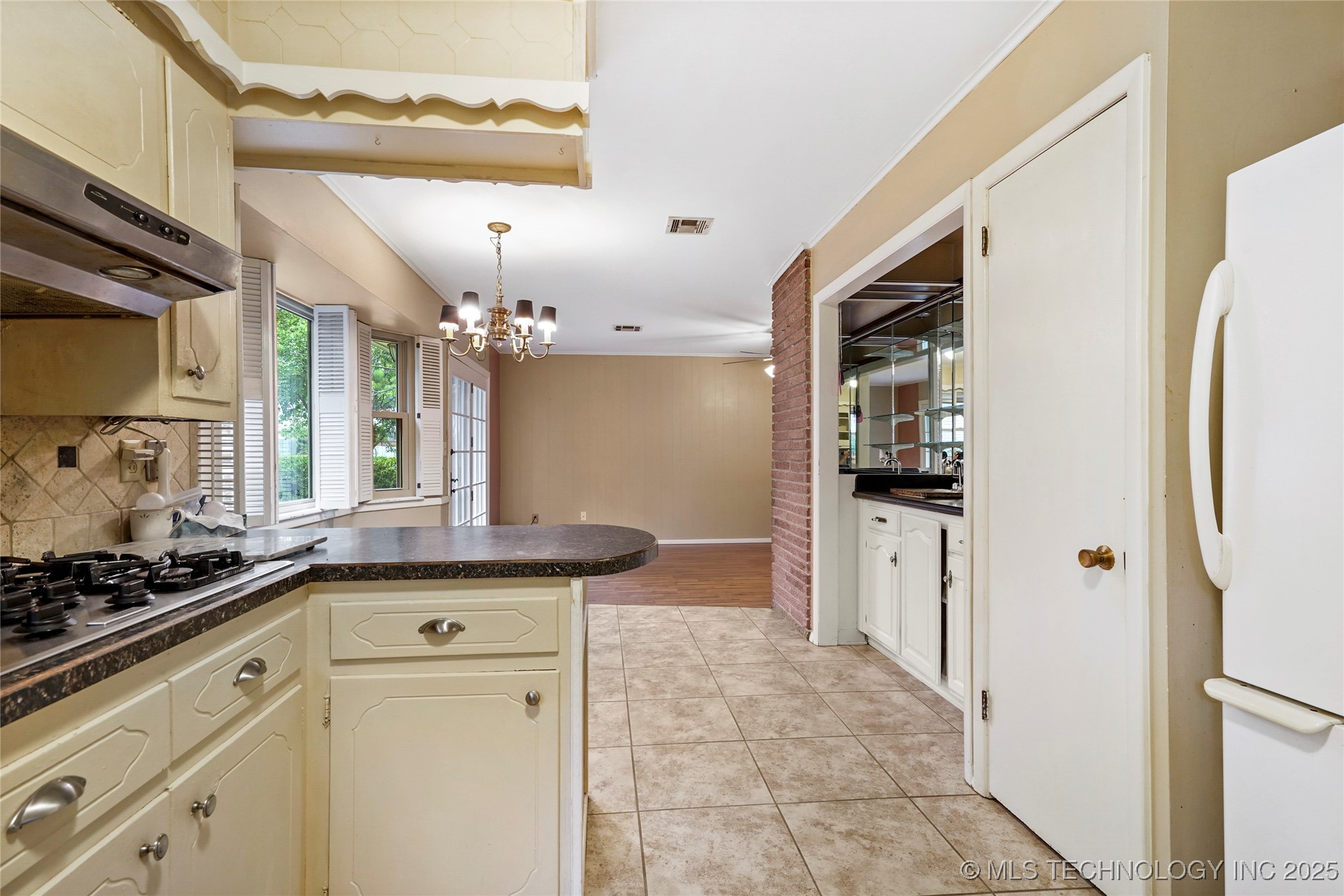 6946 E 20th Place