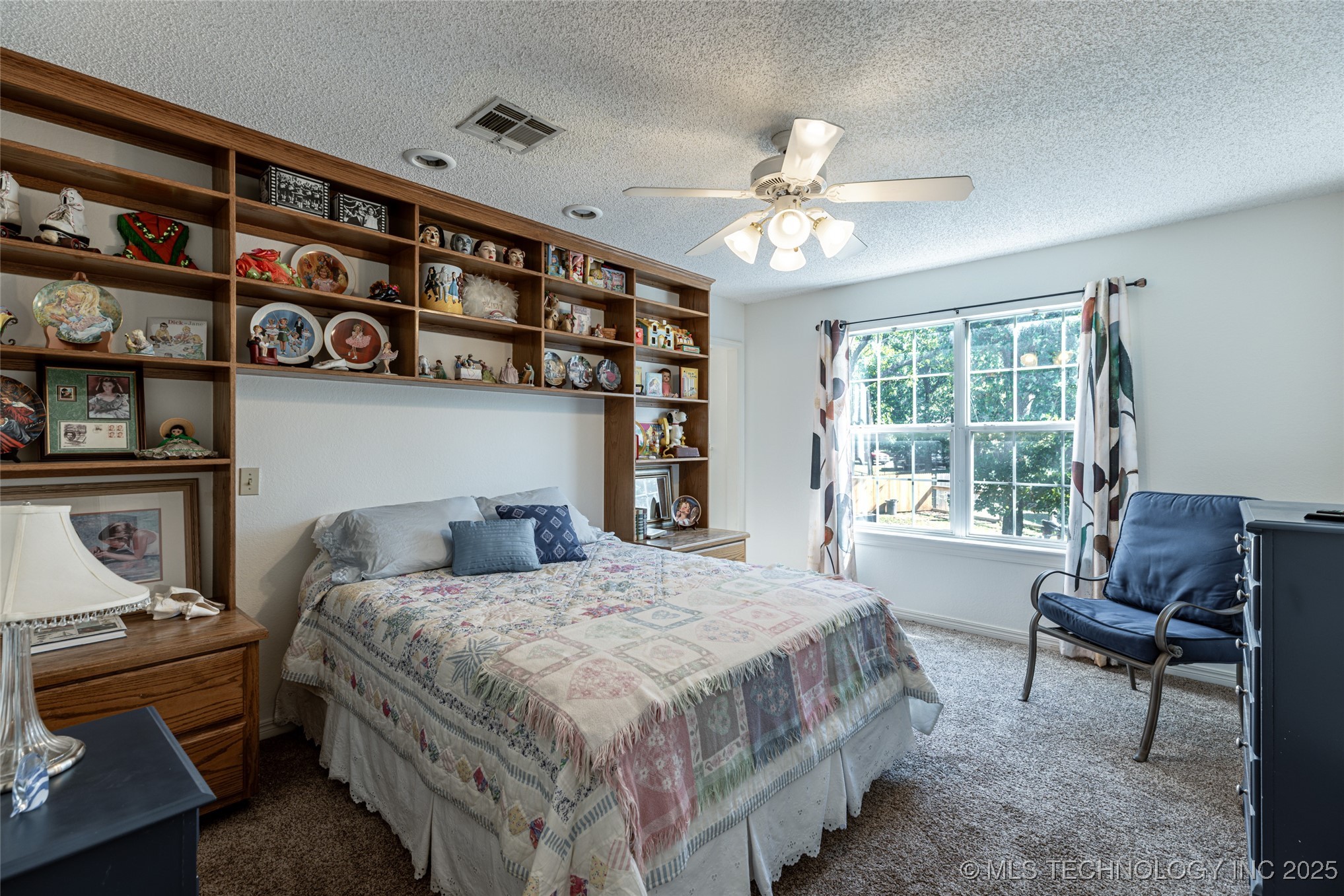 501 W 35th Place