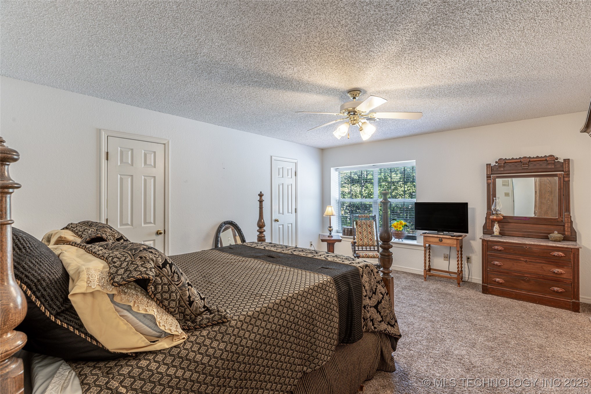 501 W 35th Place