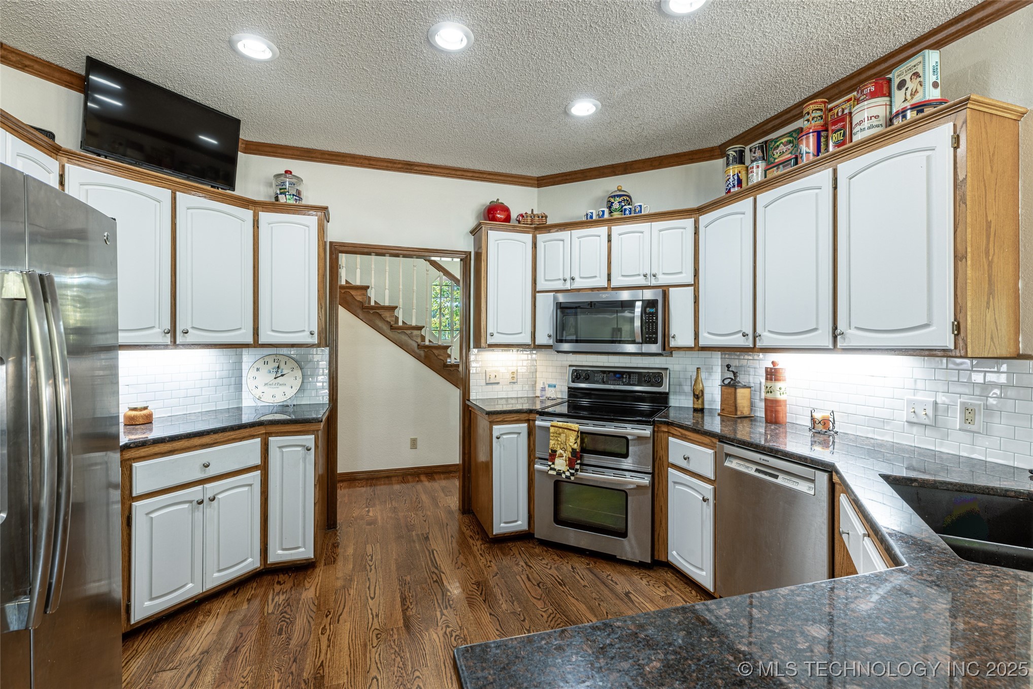 501 W 35th Place