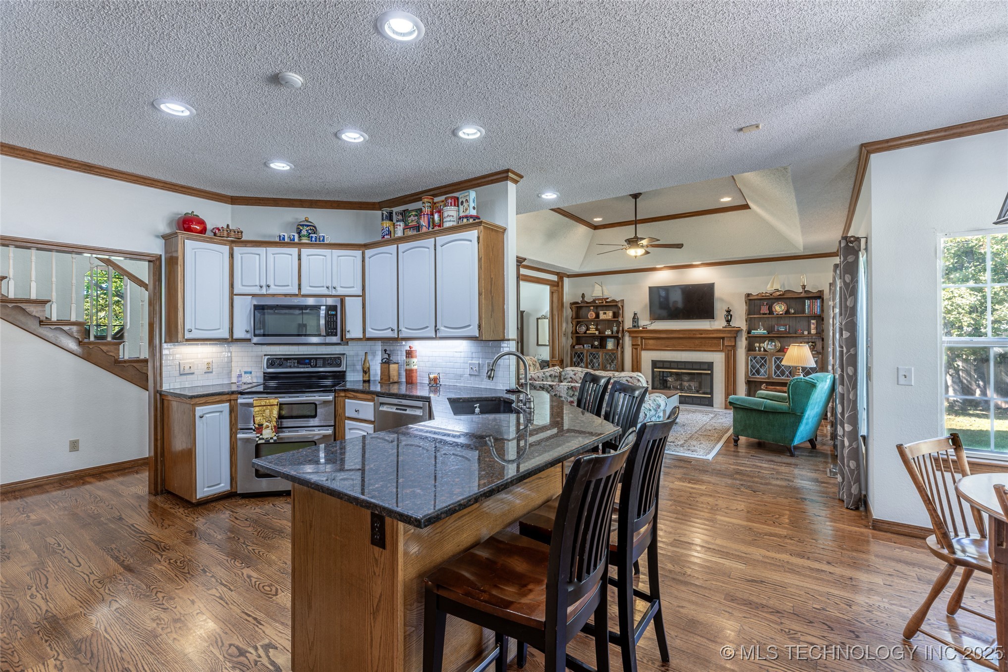 501 W 35th Place