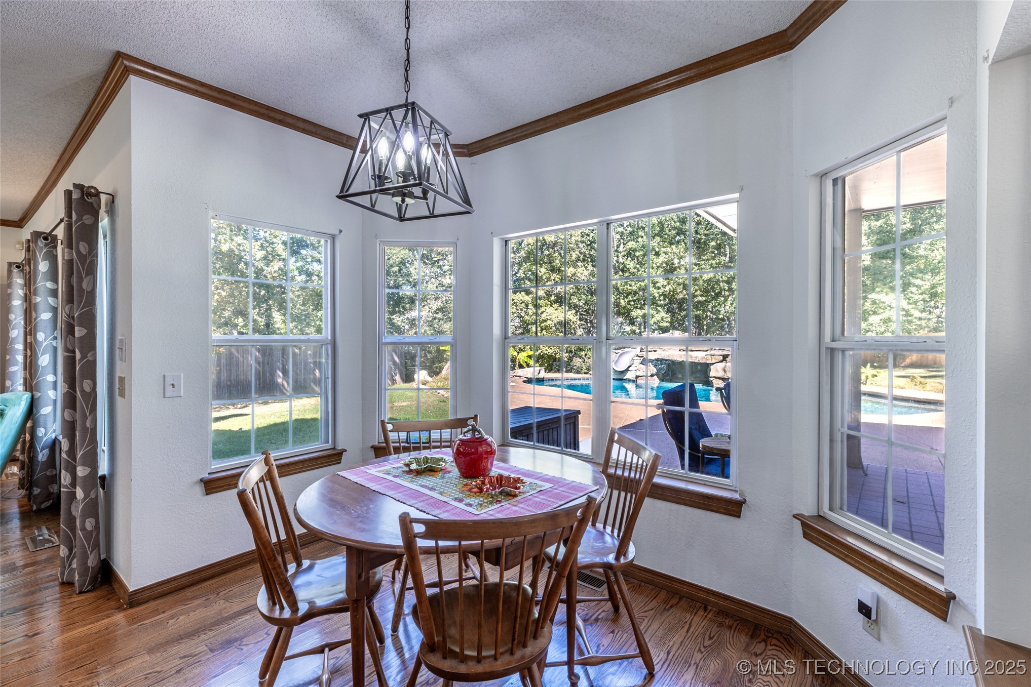 501 W 35th Place