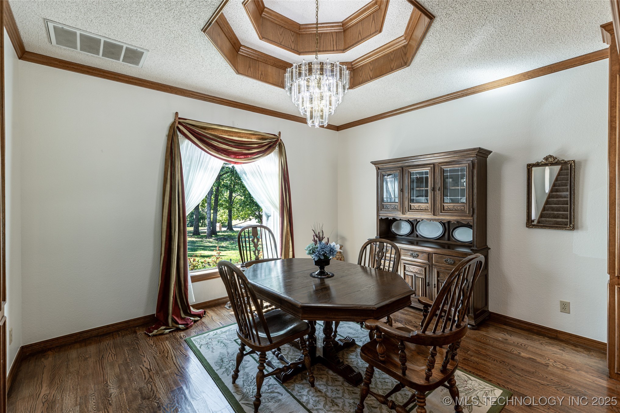 501 W 35th Place