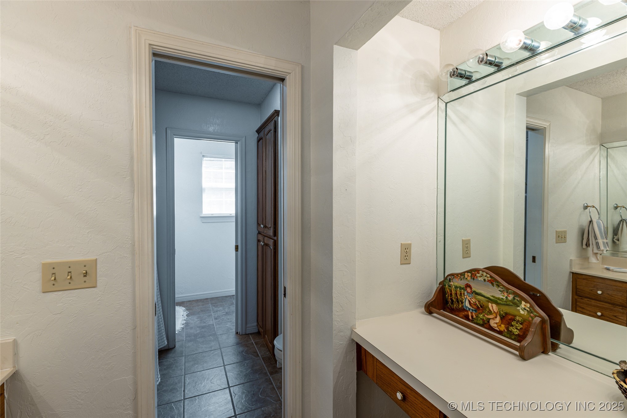 501 W 35th Place
