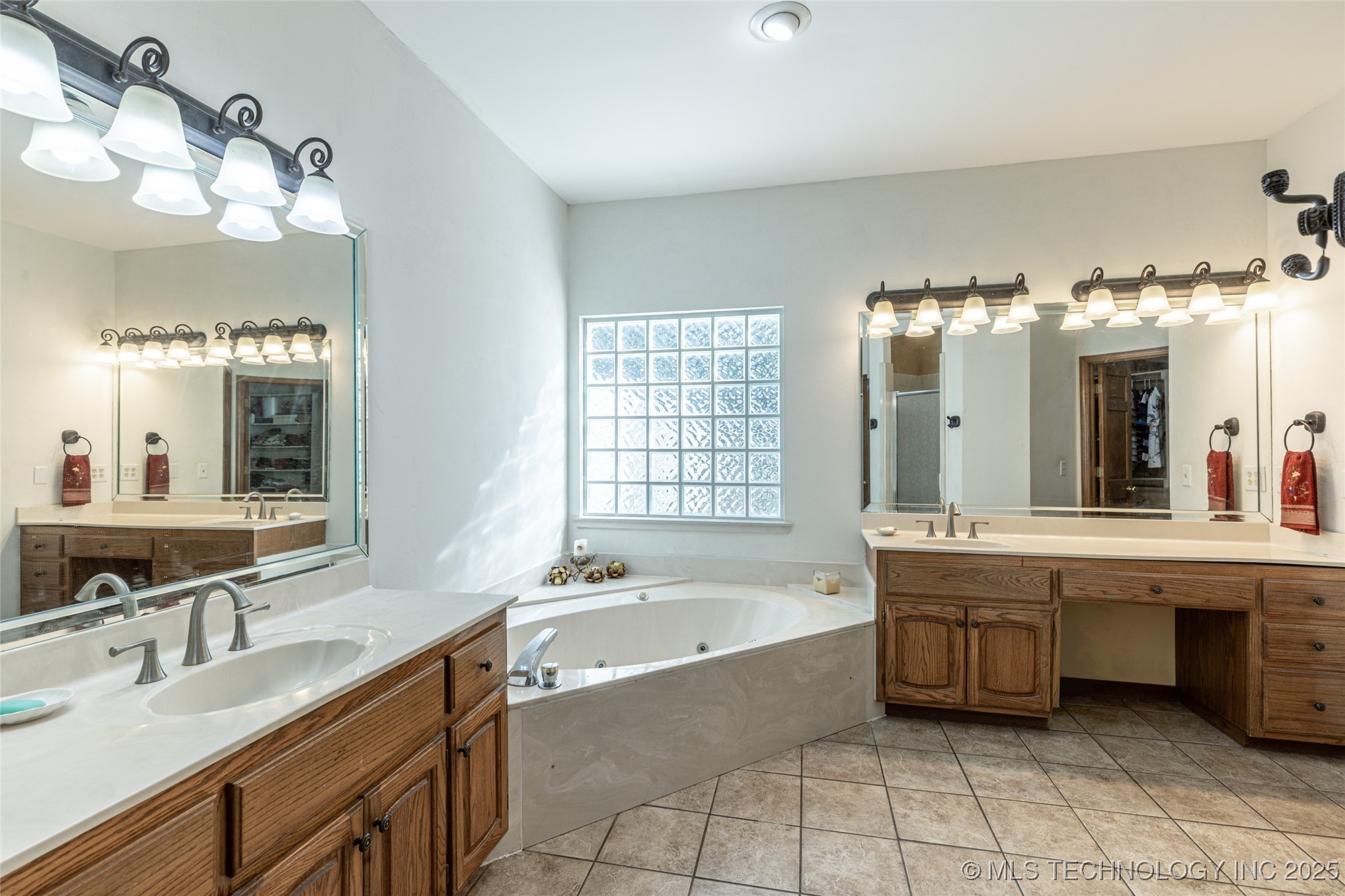 501 W 35th Place