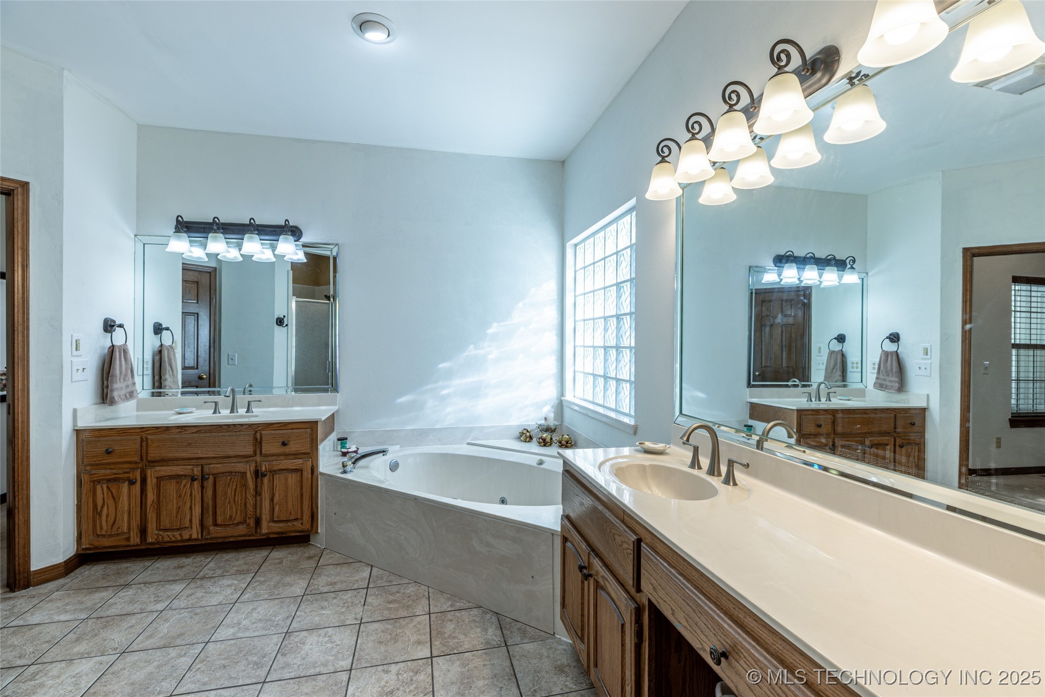 501 W 35th Place