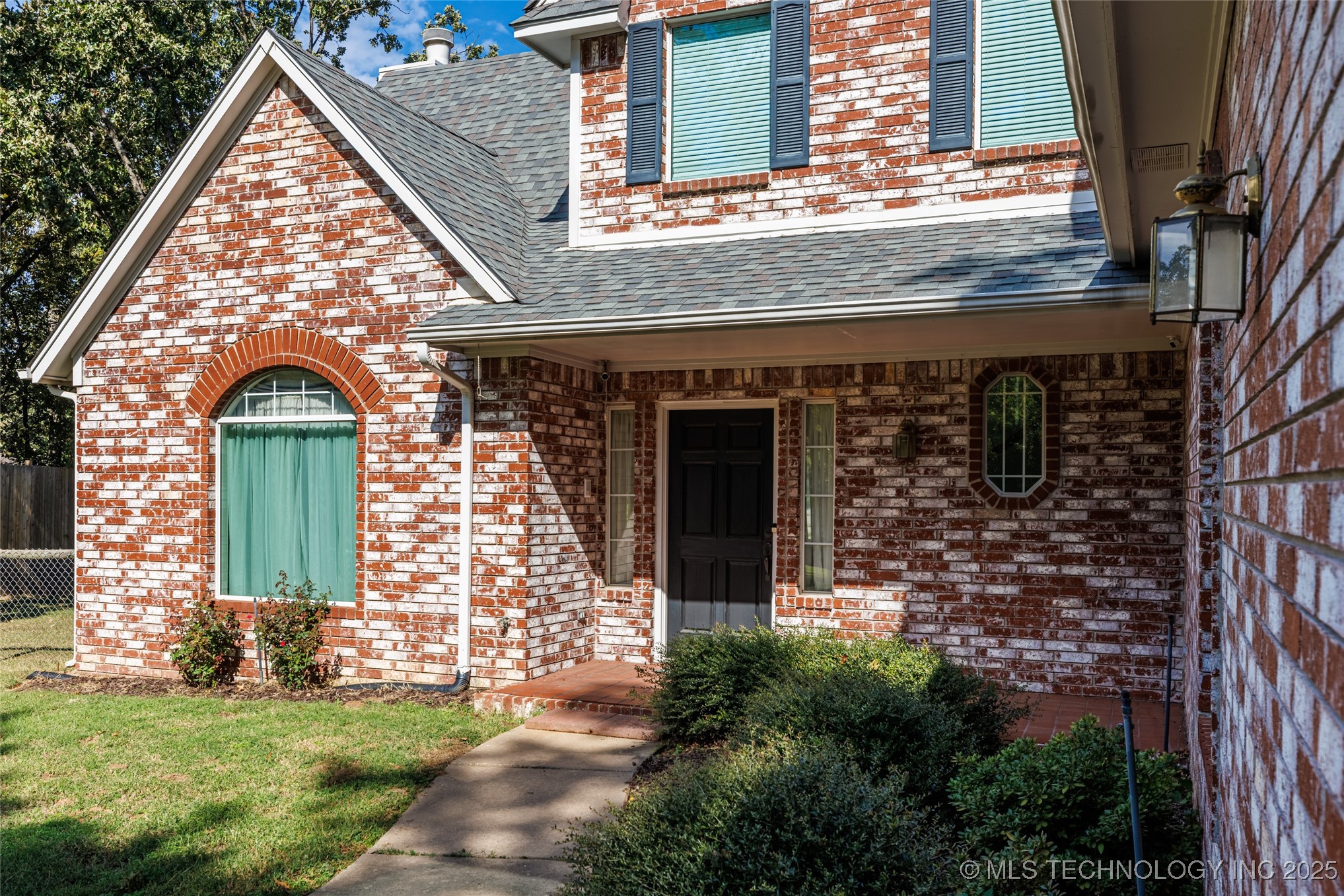 501 W 35th Place