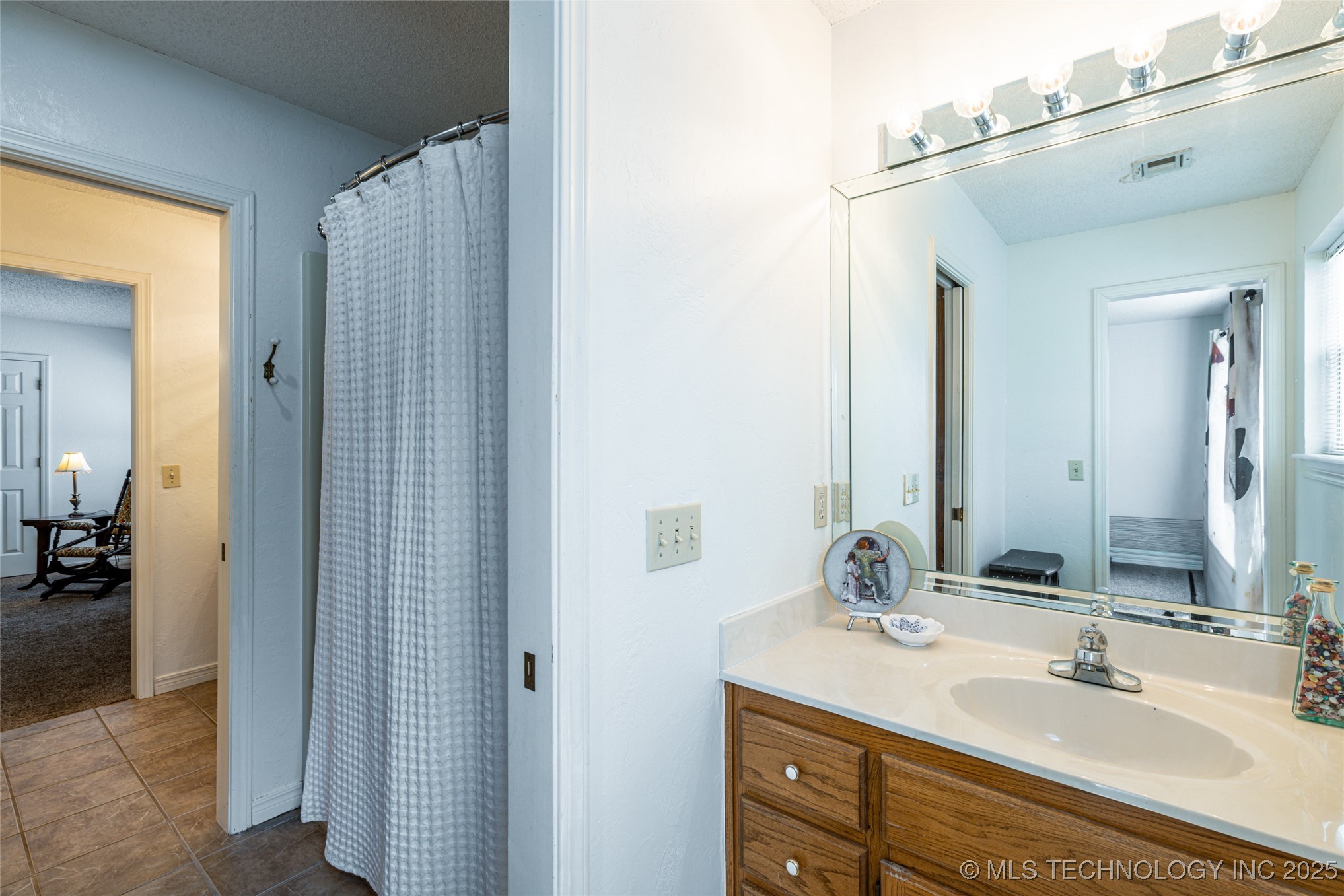 501 W 35th Place