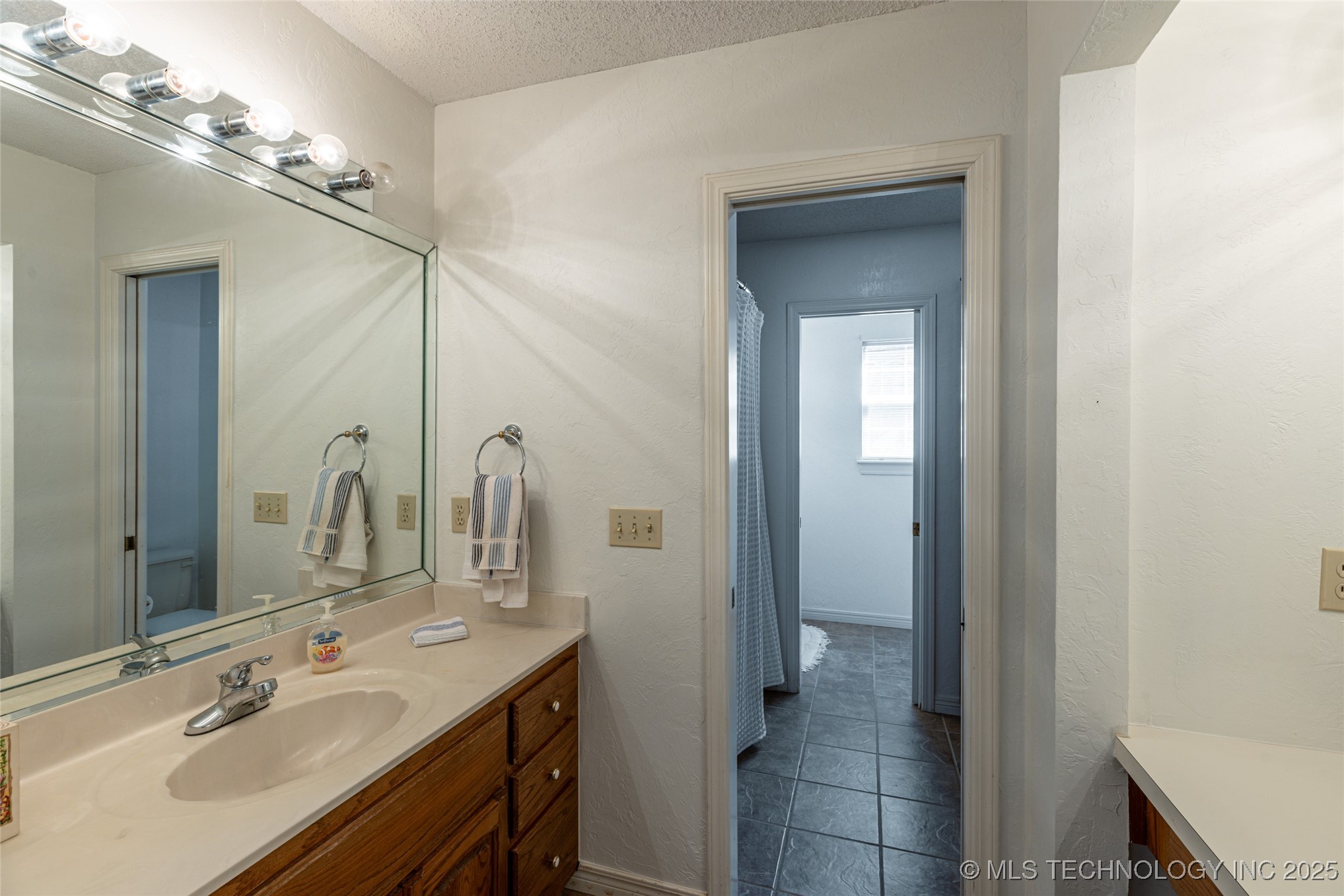 501 W 35th Place