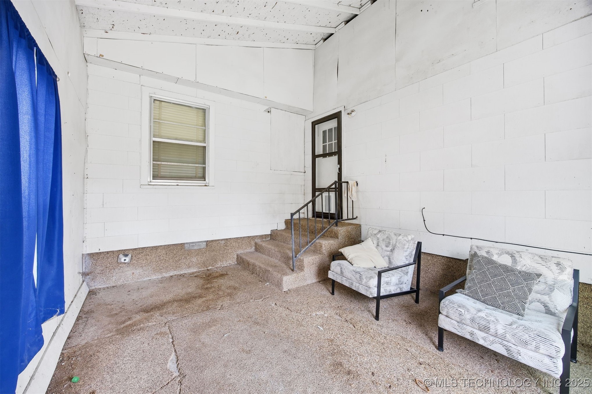 2317 W 47th Place
