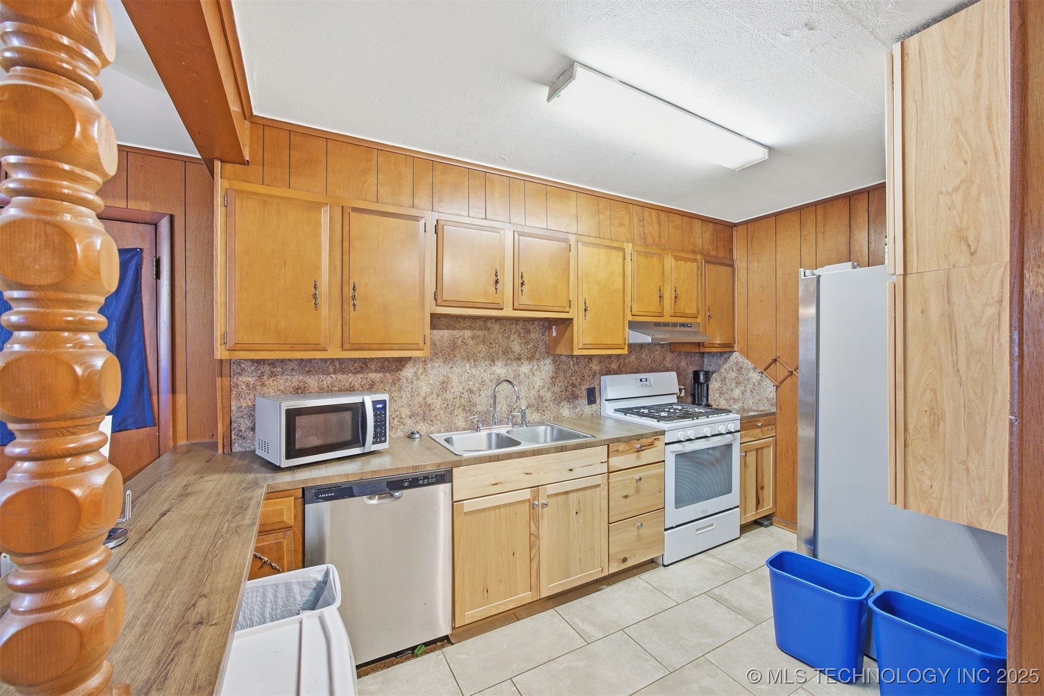 2317 W 47th Place