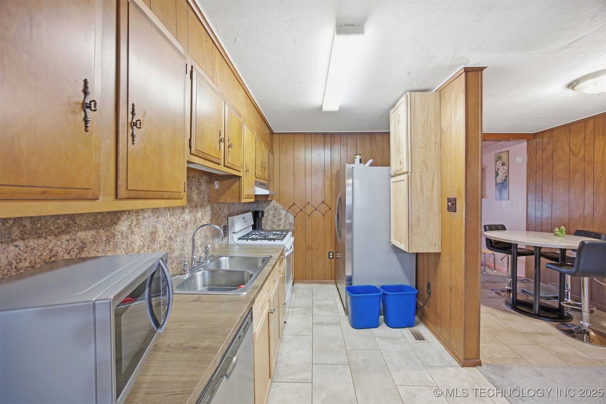 2317 W 47th Place