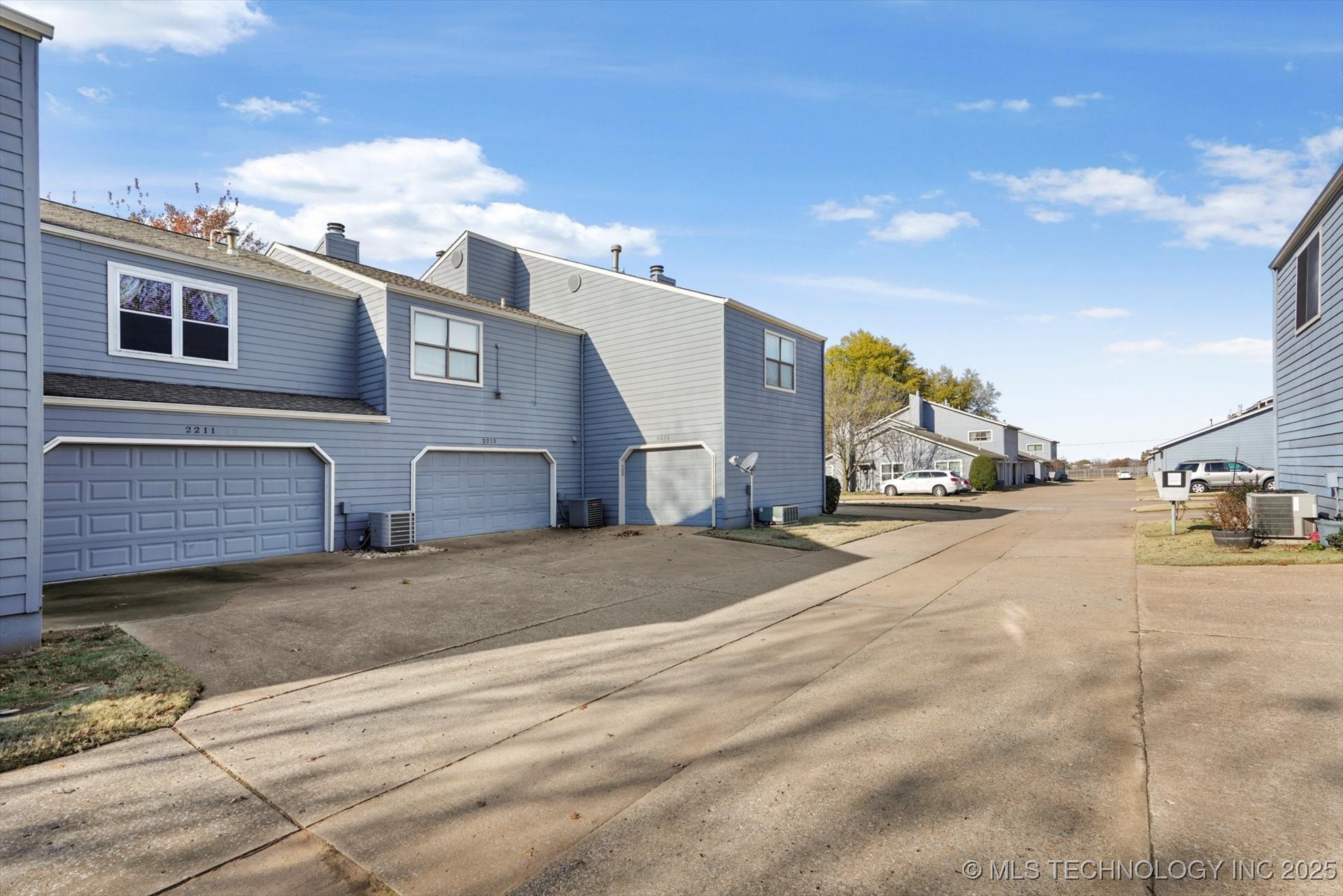 2211 W Quantico Street